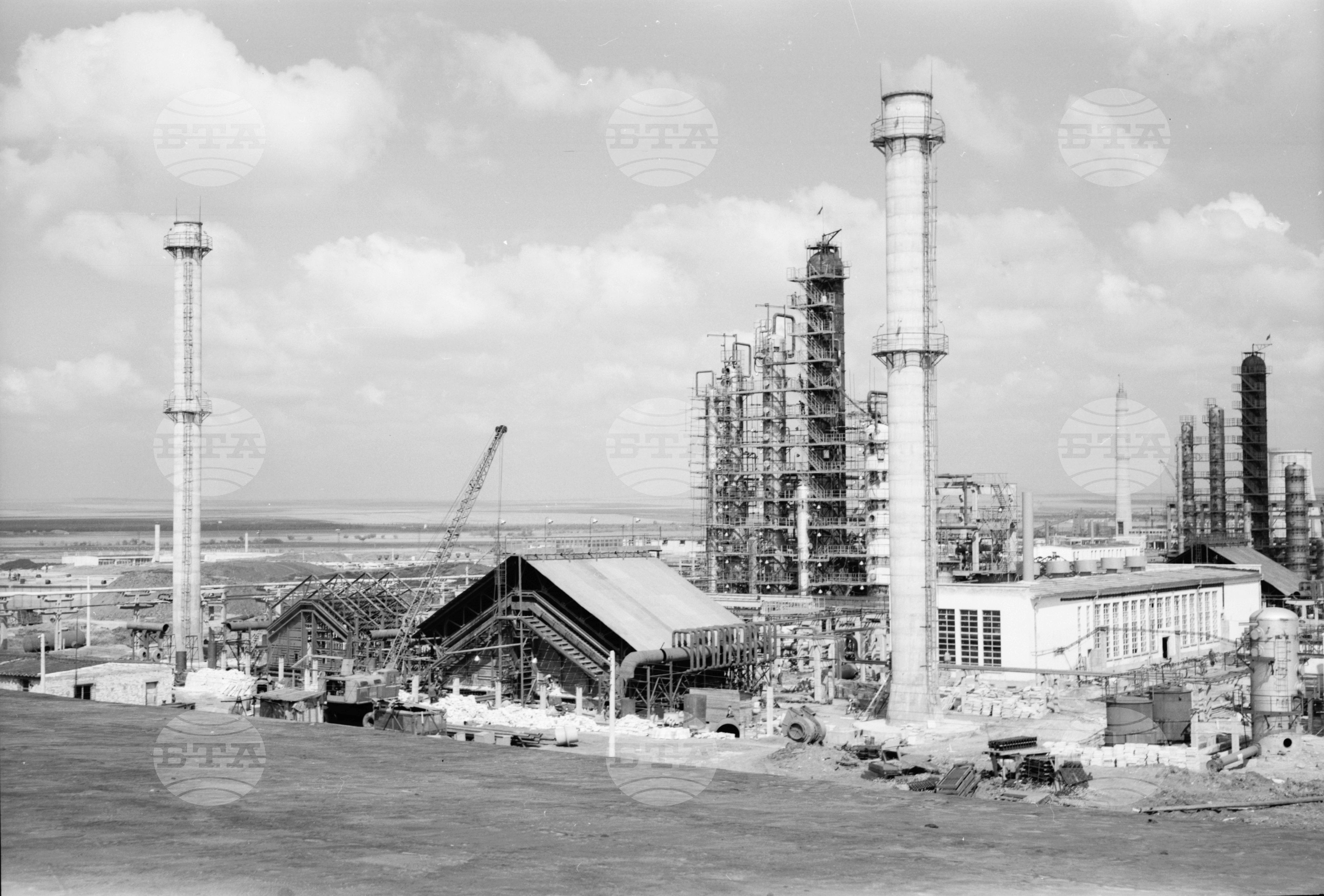 Нефтопреработвателен завод край Бургас - част 2