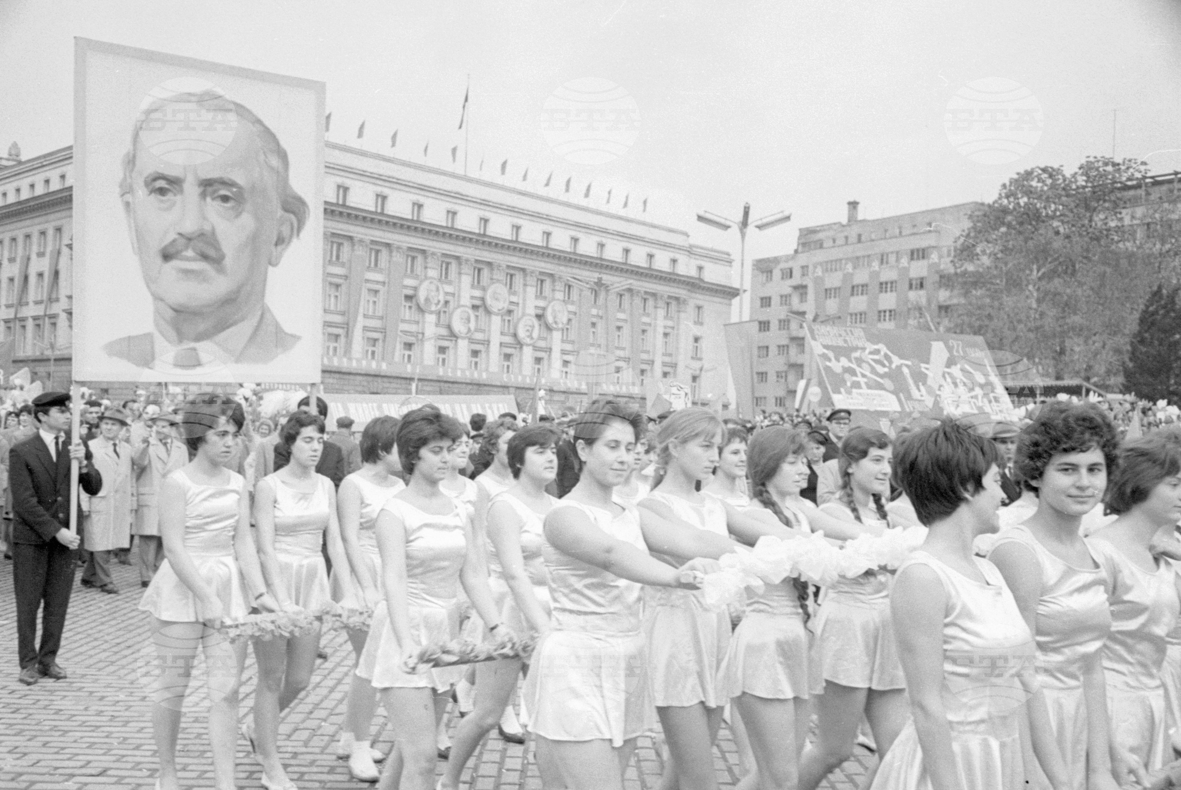 Възторжена манифестация на софийските трудещи се по случай 45-годишнината на Великата октомврийска социалистическа революция част 3