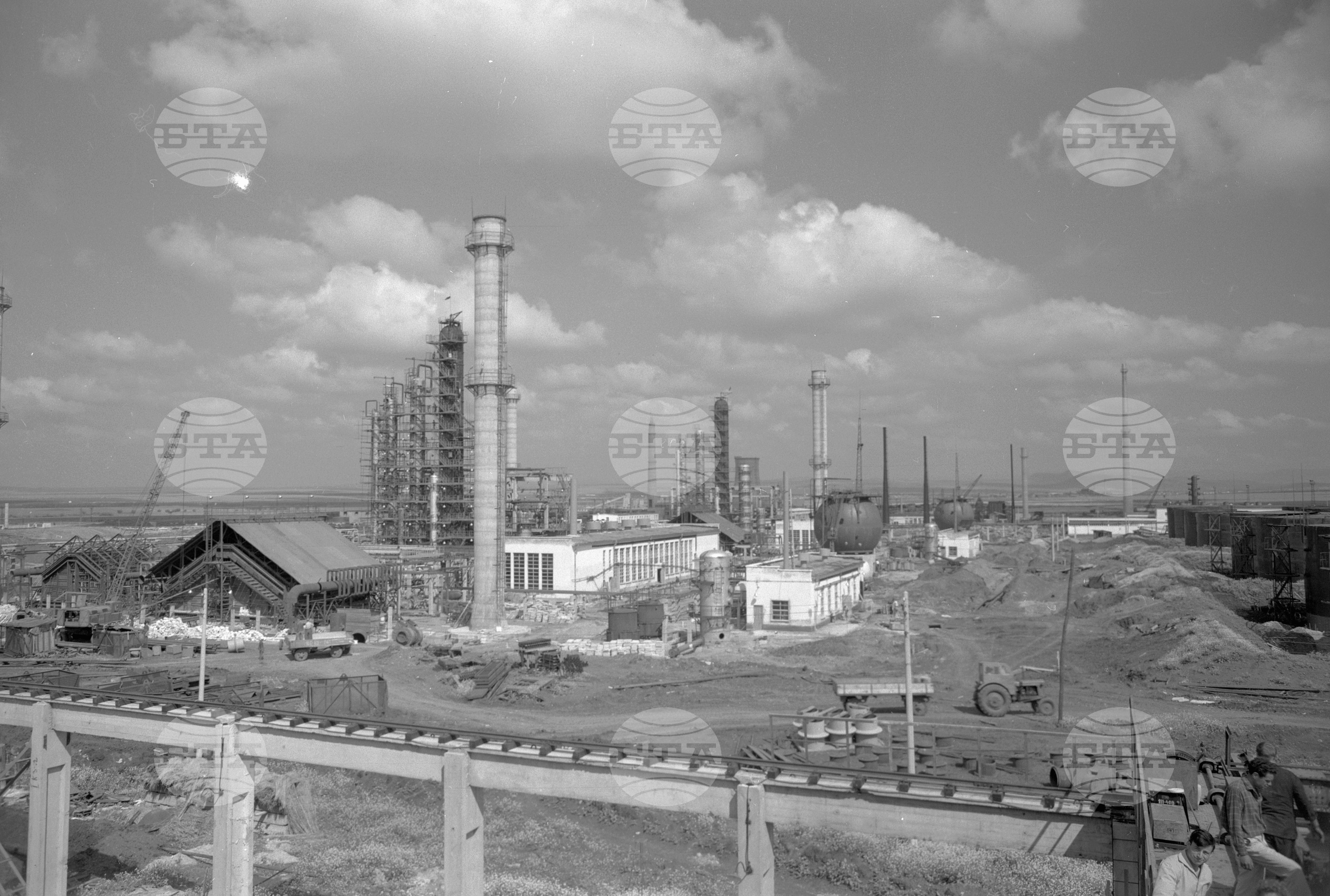 Нефтопреработвателен завод край Бургас - част 2