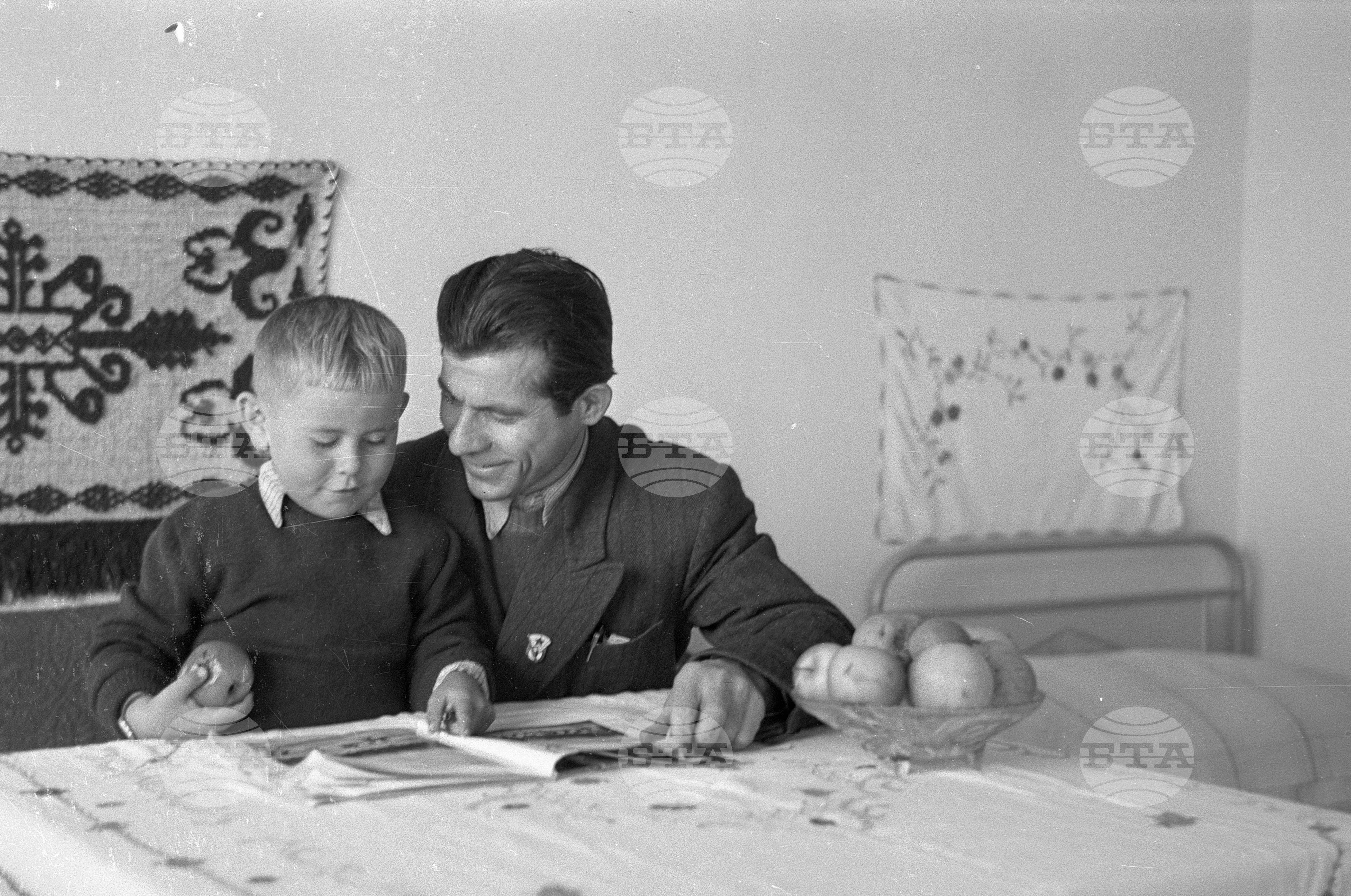 Из живота на работниците в Русе - 1953 година