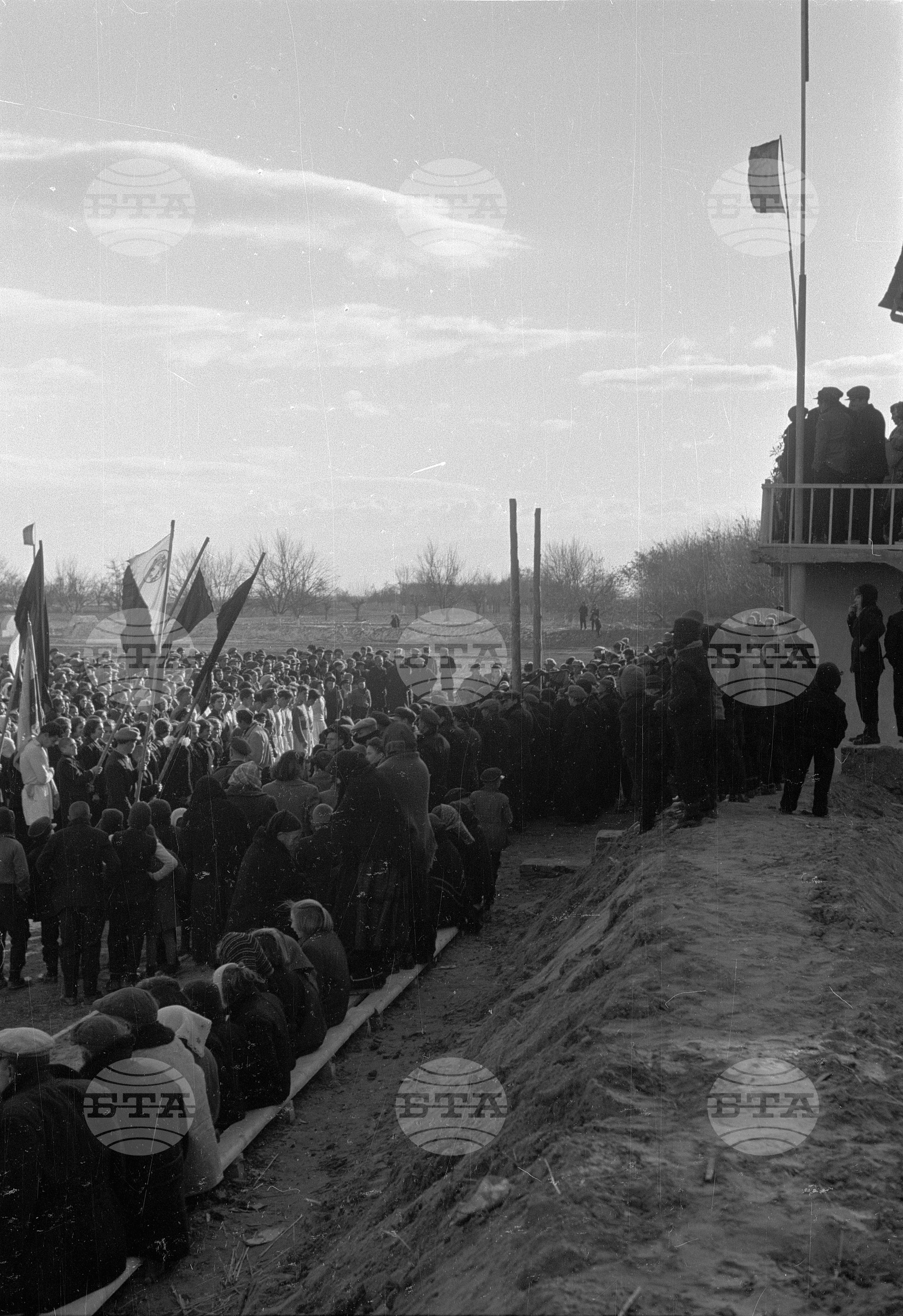 Новият физкултурен стадион в с. Ръжево конаре "Коно Славов (Савата)" - втора Пловдивска околия