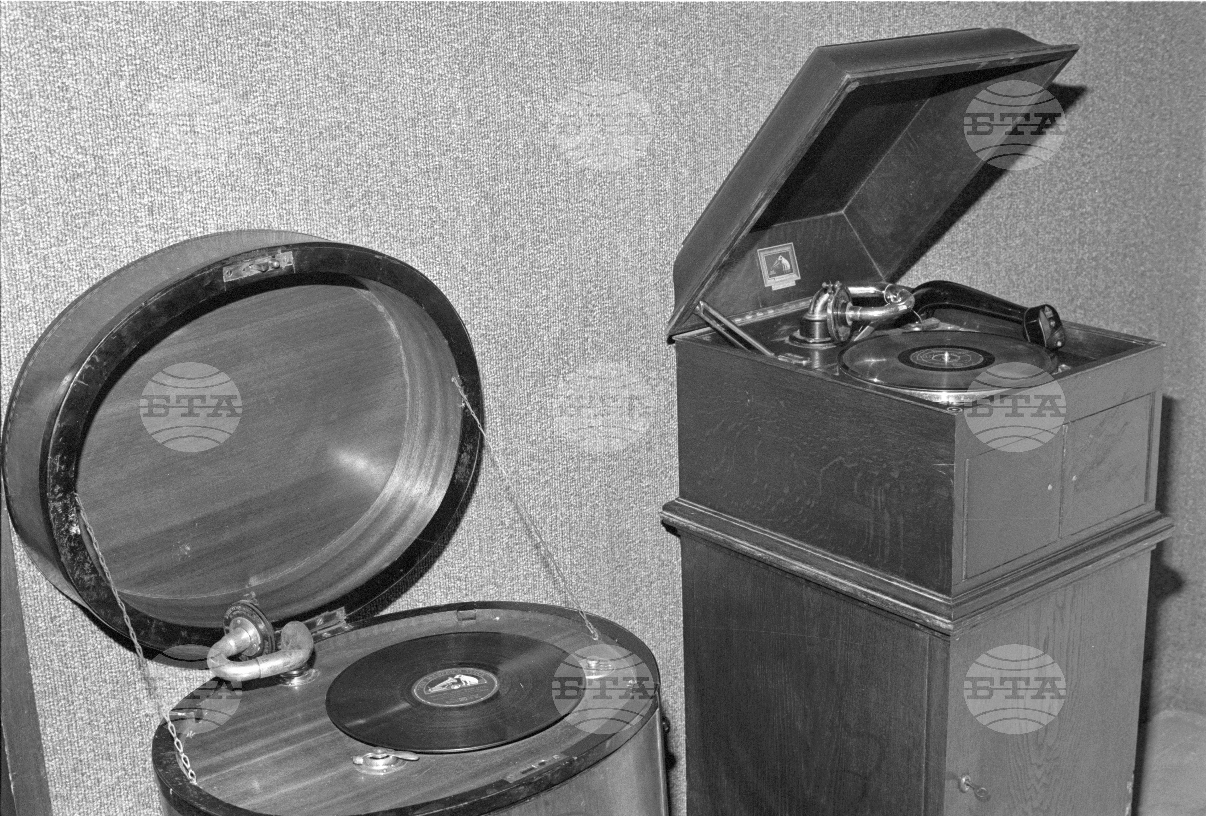 Изложба - 100 години грамофон - София