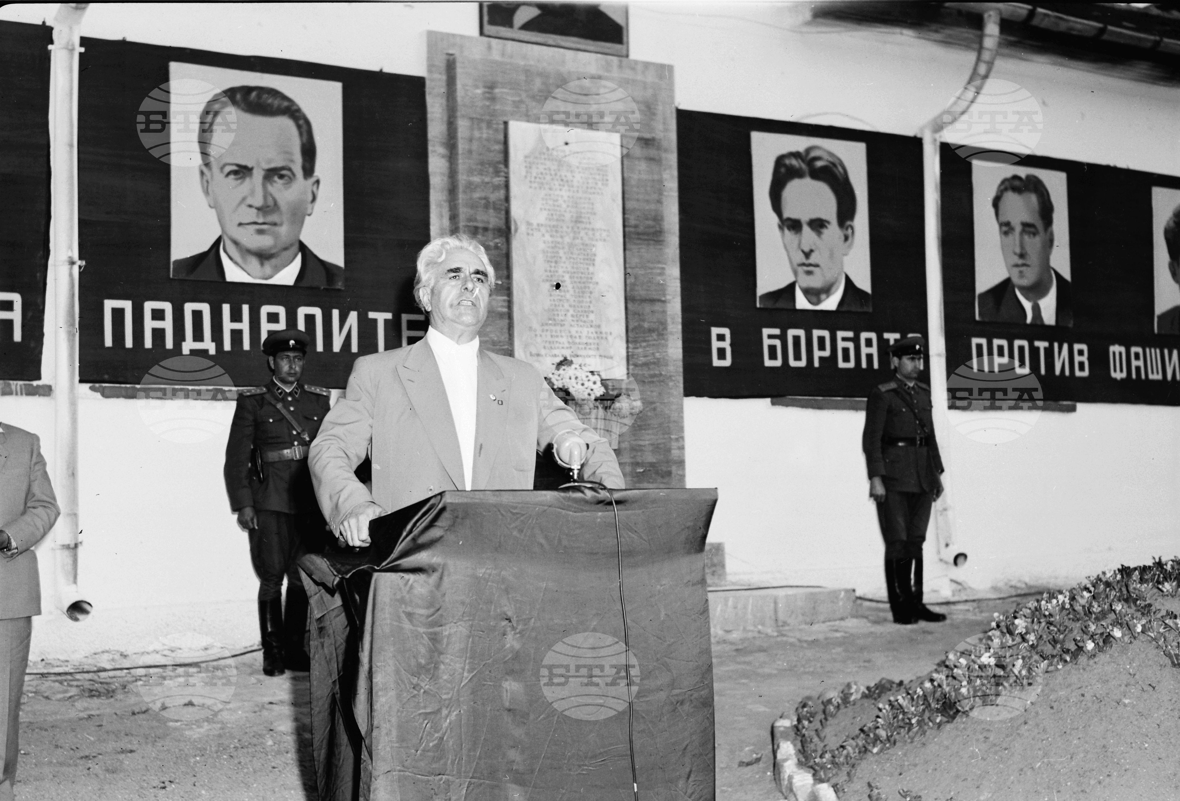 София в снимки. 2-ри юни - Ден на Ботев и на загиналите в борбата против турското робство, капитализма и фашизма, и в Отечествената война