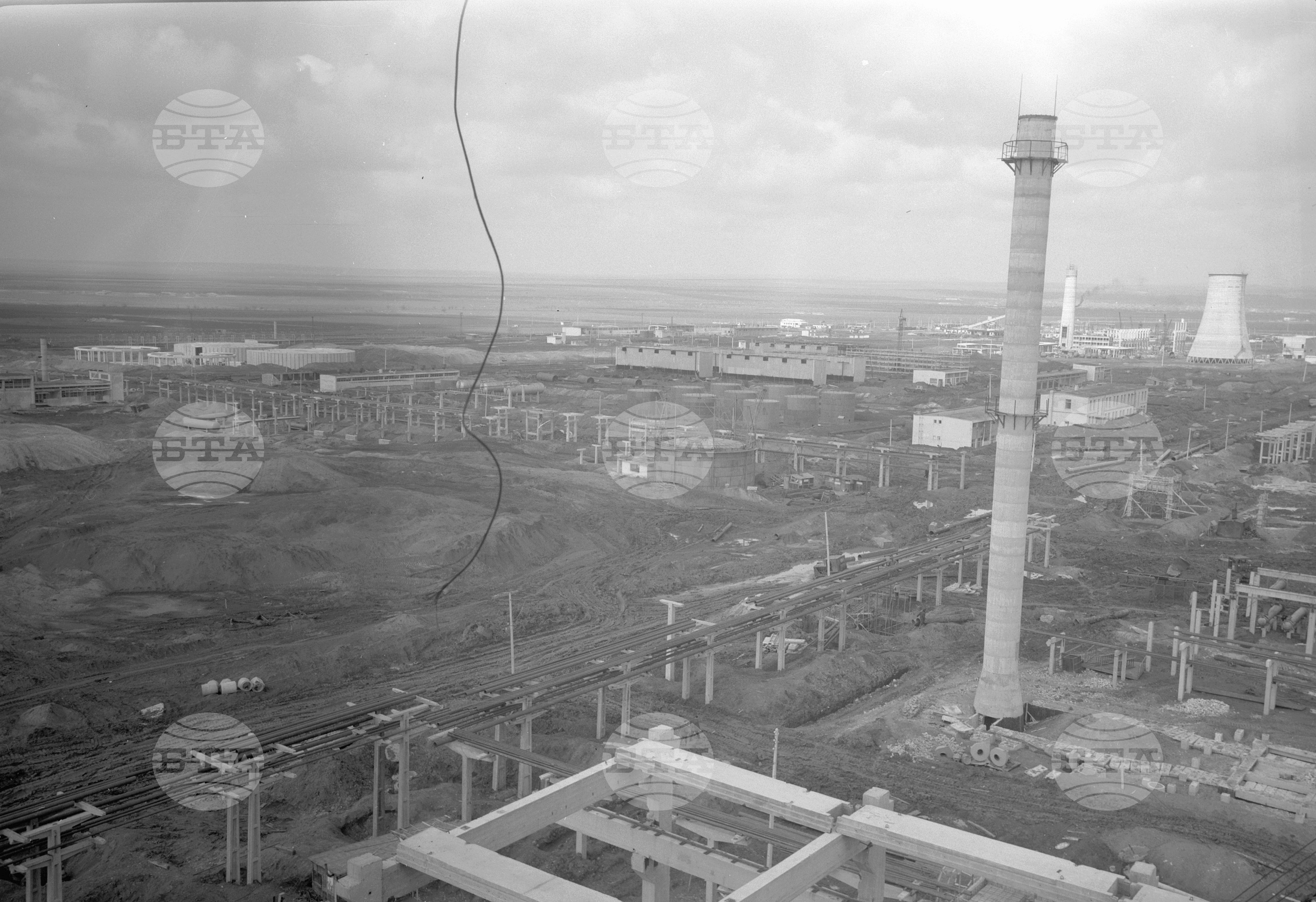 На строежа на нефтопреработвателния завод край Бургас - част 2