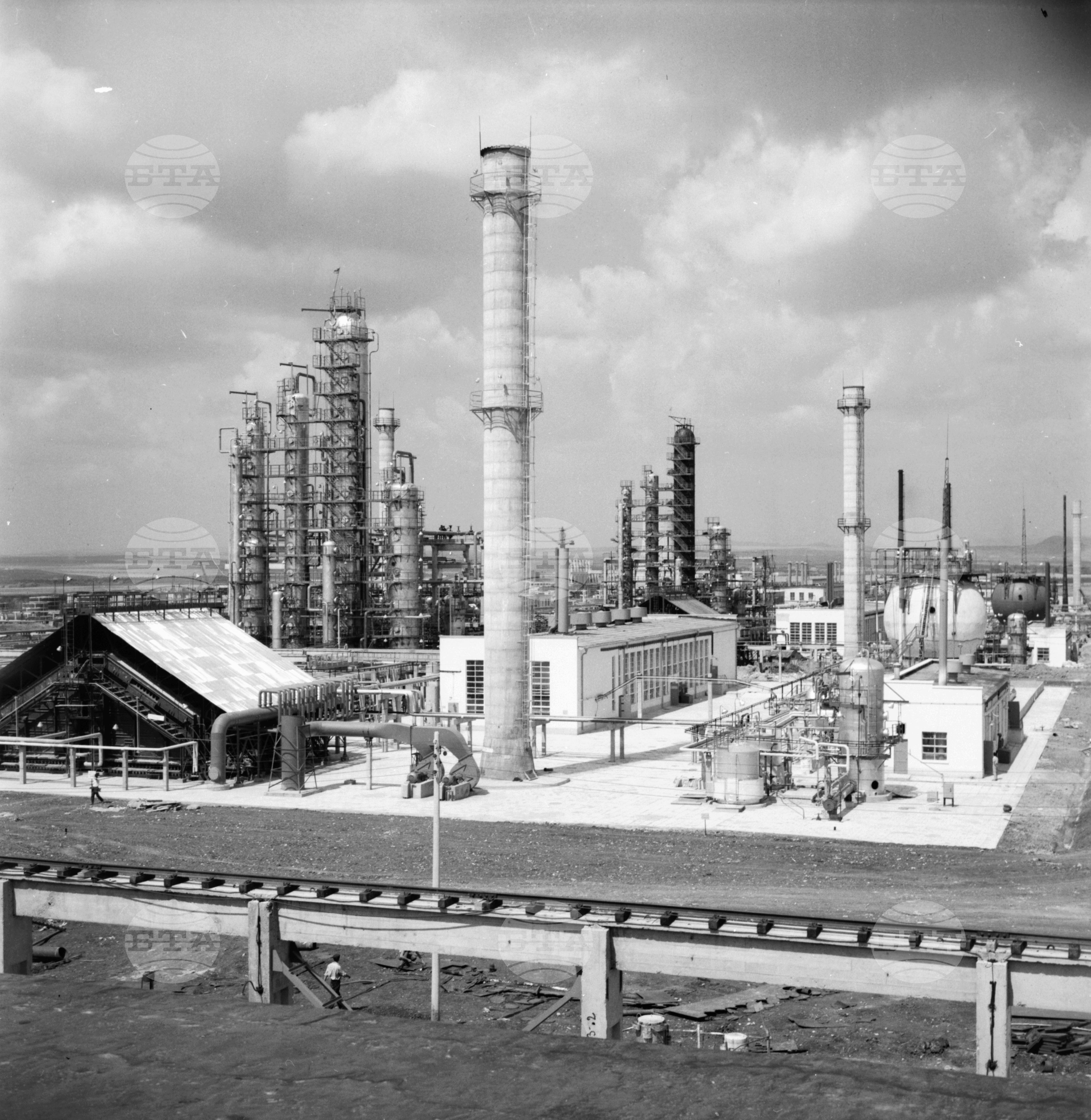 Нефтопреработвателния завод 1963 година