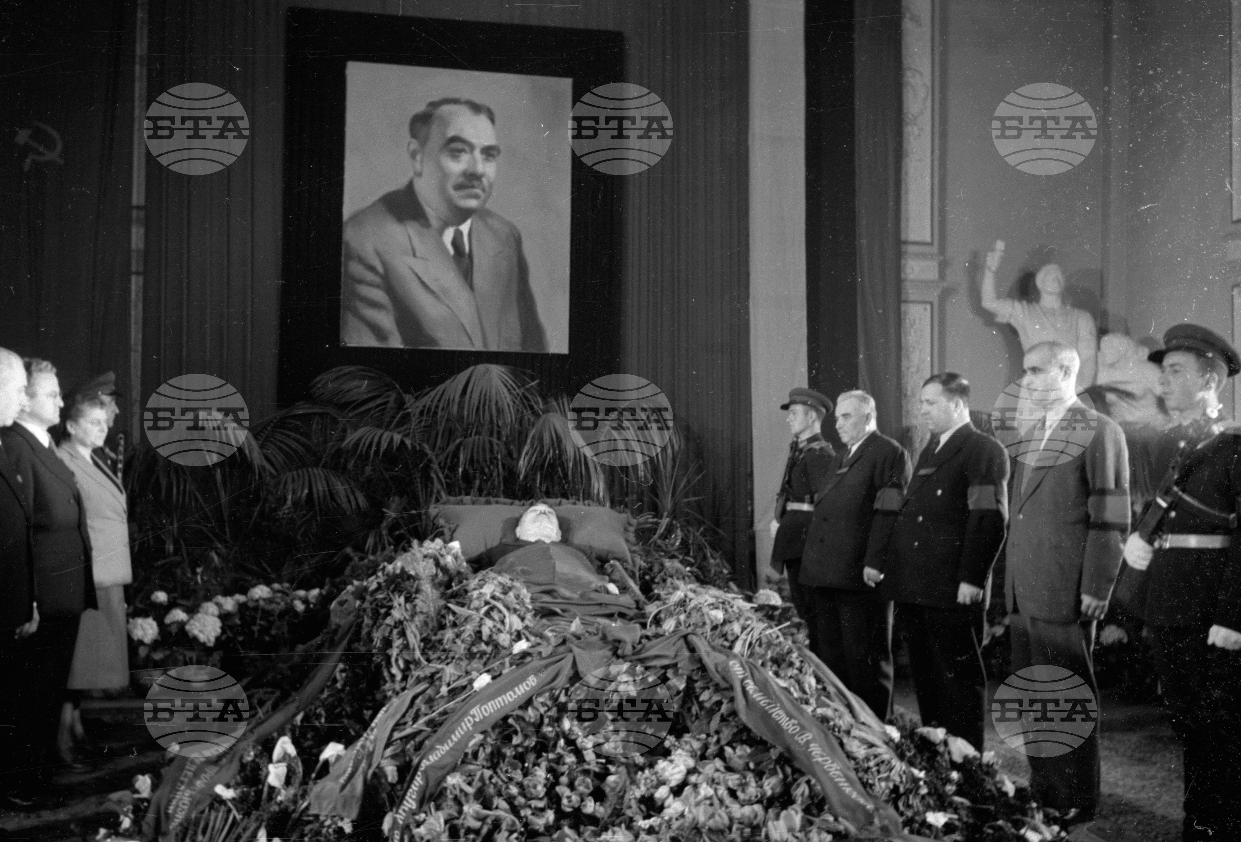 Погребение на подпредседателя на Министерски съвет и член на Политбюро на ЦК на БКП Владимир Поптомов