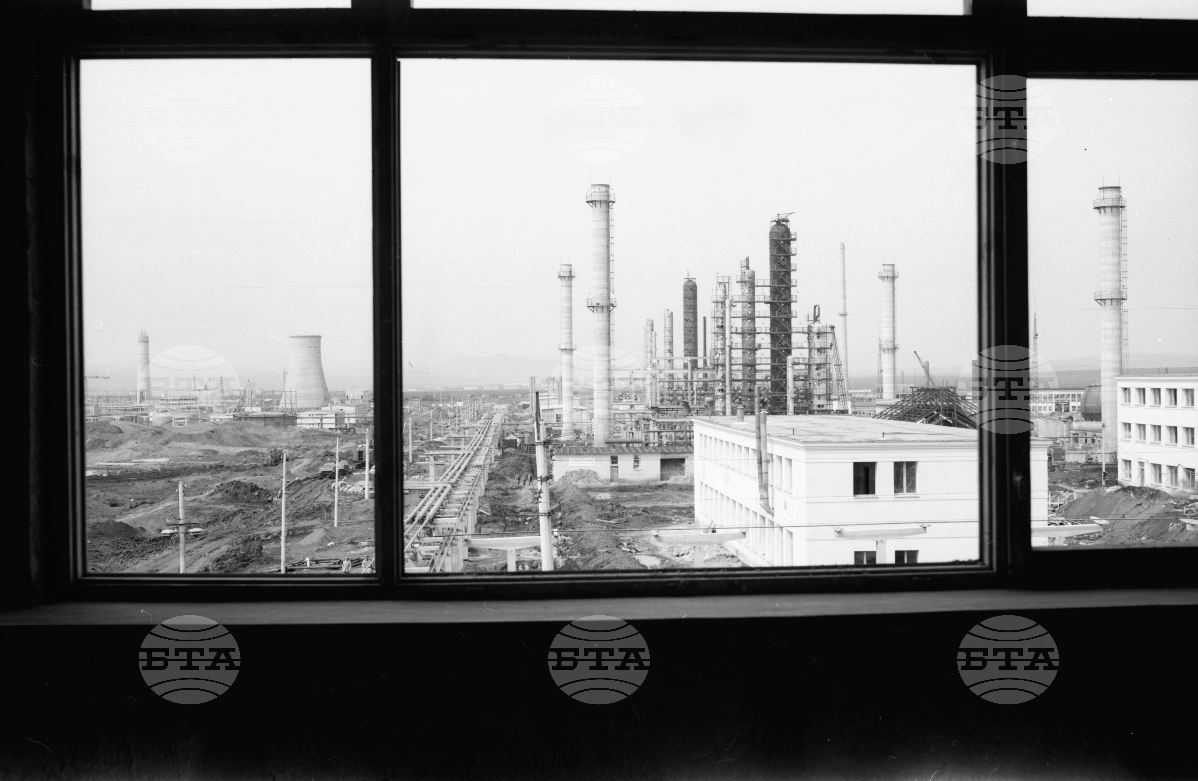 На строежа на нефтопреработвателния завод край Бургас - част 2