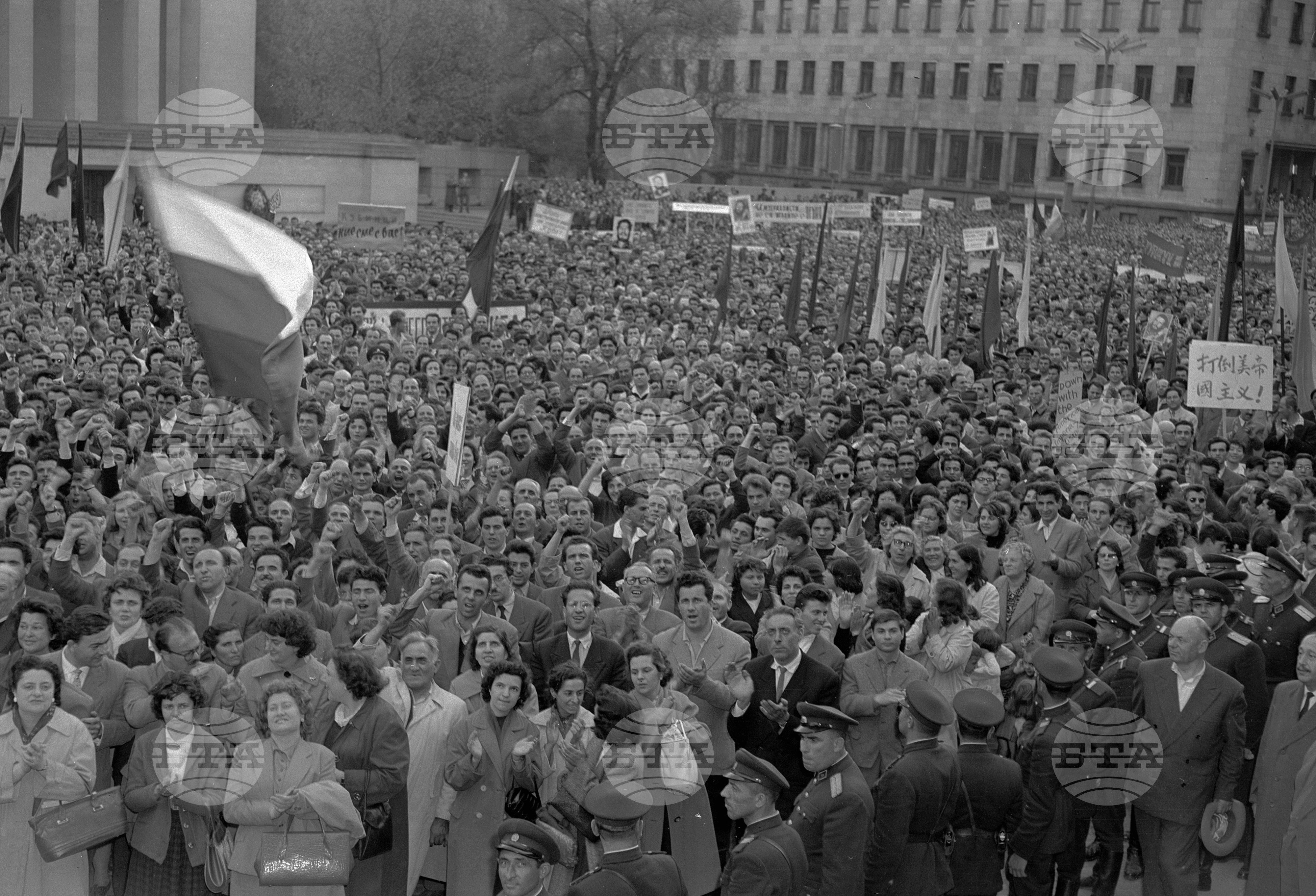Величественият стохиляден митинг на трудещите се столичани, против агресията в Куба част 3