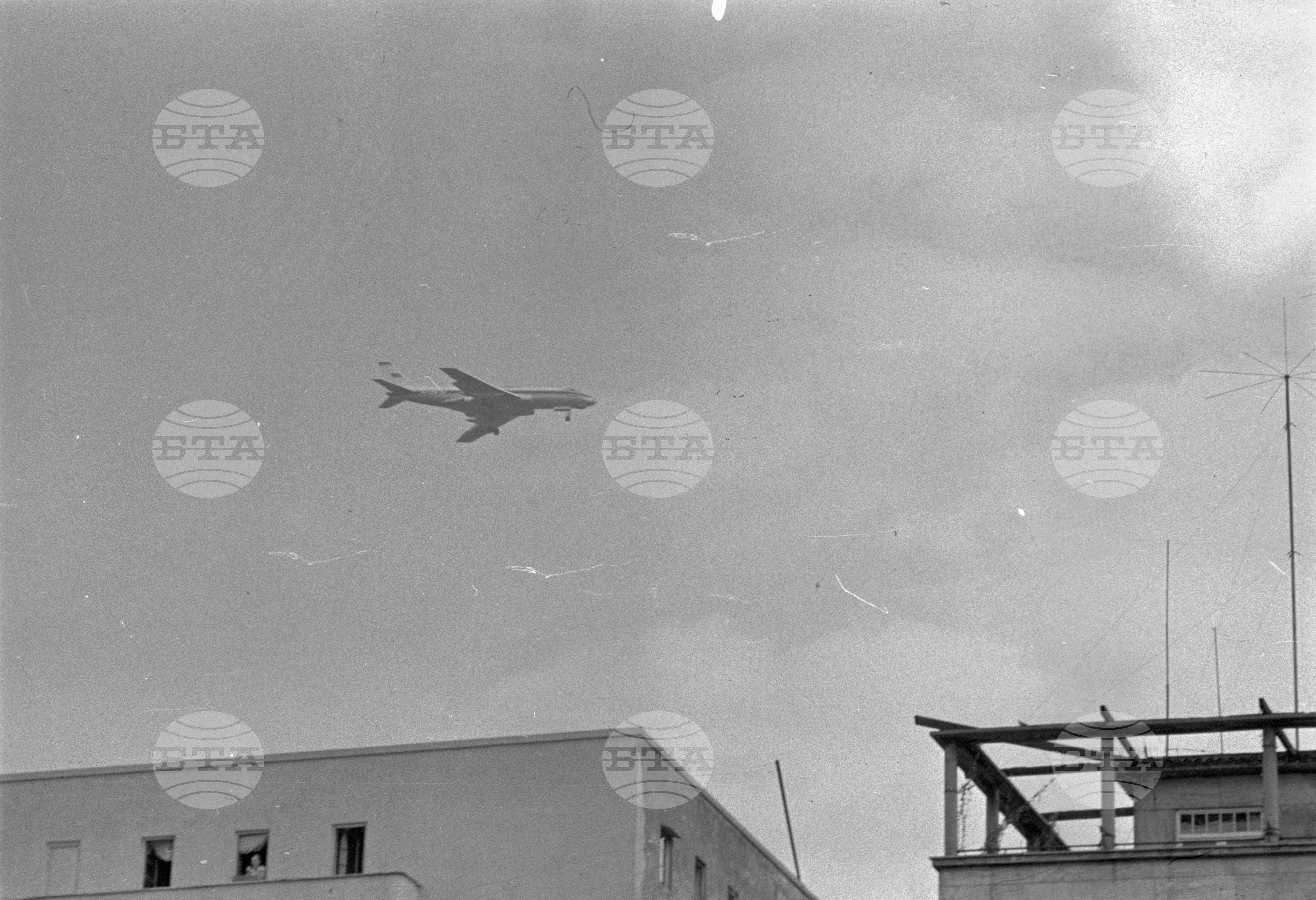 В полет 1963 година