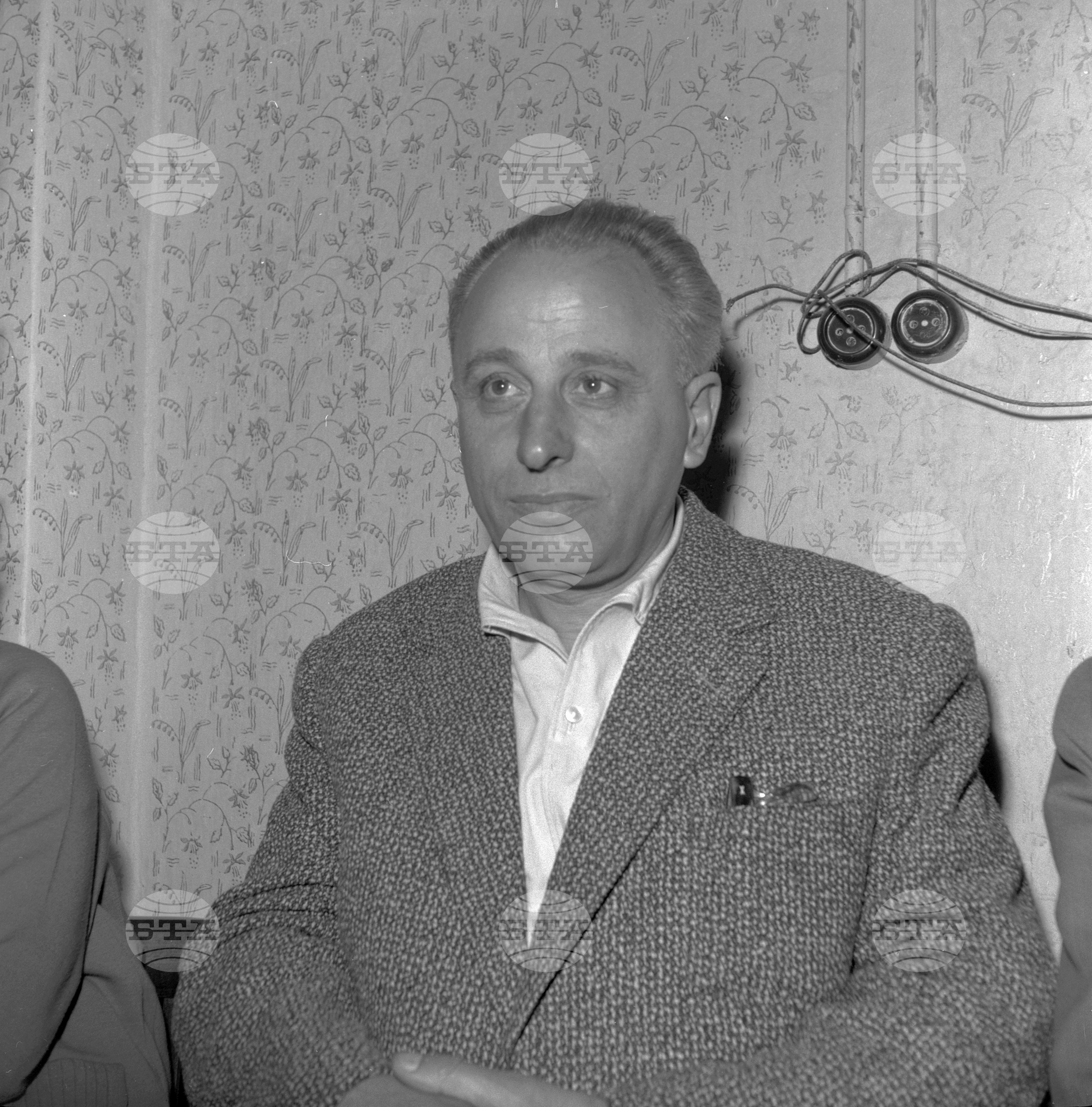 Среща за обмяна на опит на читалищни дейци с председатели на ТКЗС от разни краища на страната и редакционната колегия на списание "Читалище"