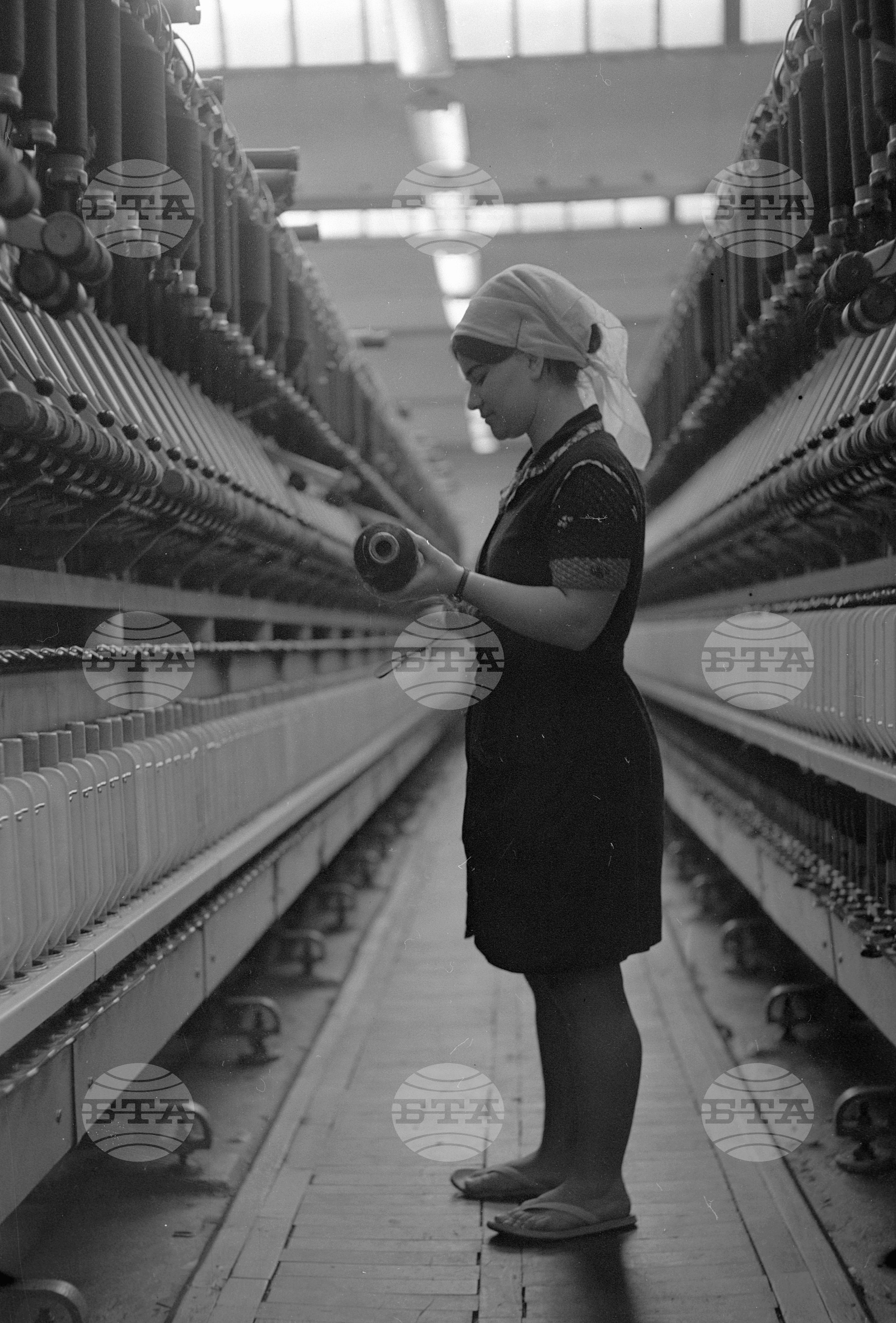 ДВТК (Държавен вълнено-текстилен комбинат) "Начо Иванов" - гара Искър - София