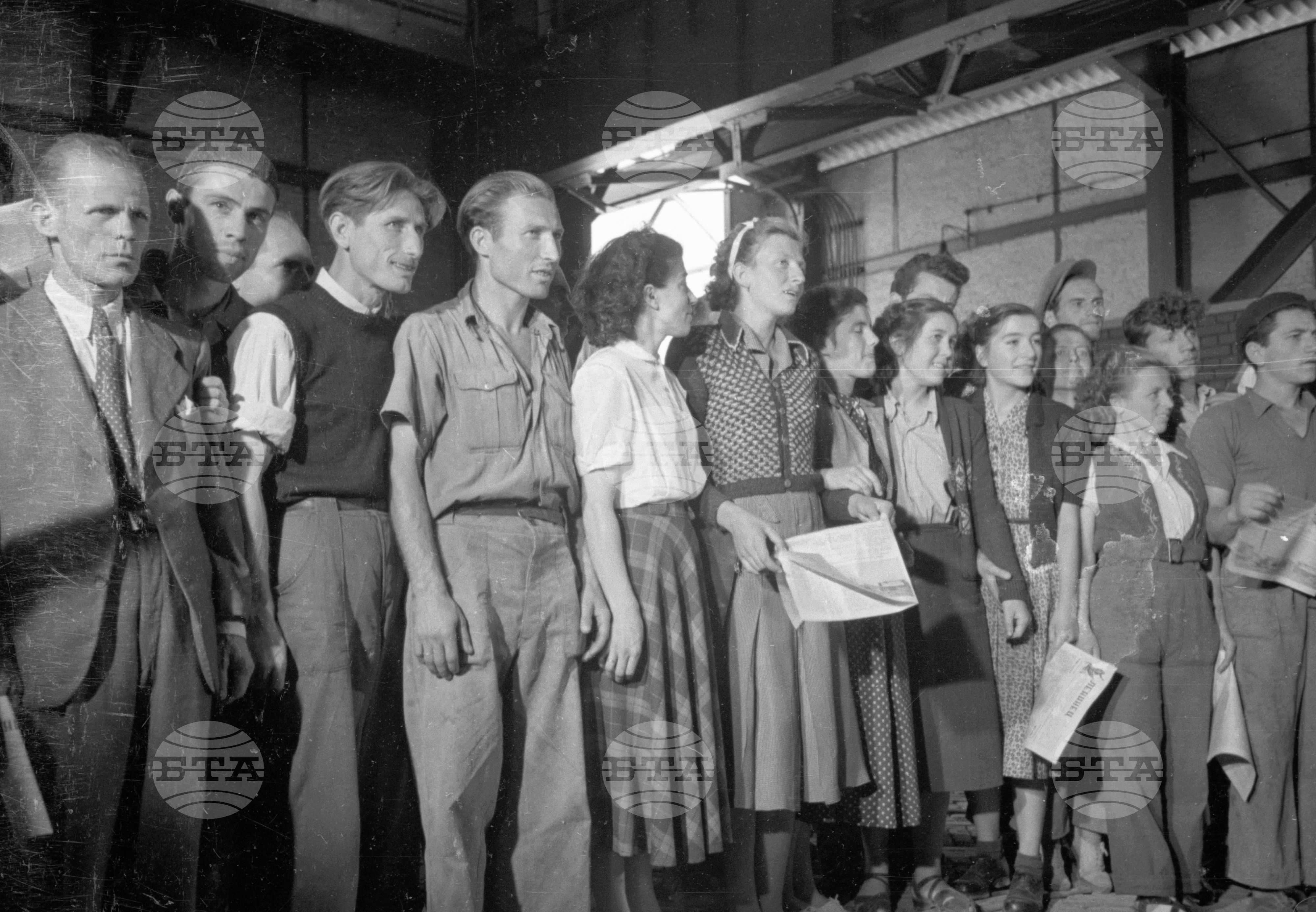 Държавен металургичен завод „Ленин“ - 1953 година - отливане на първата родна стомана