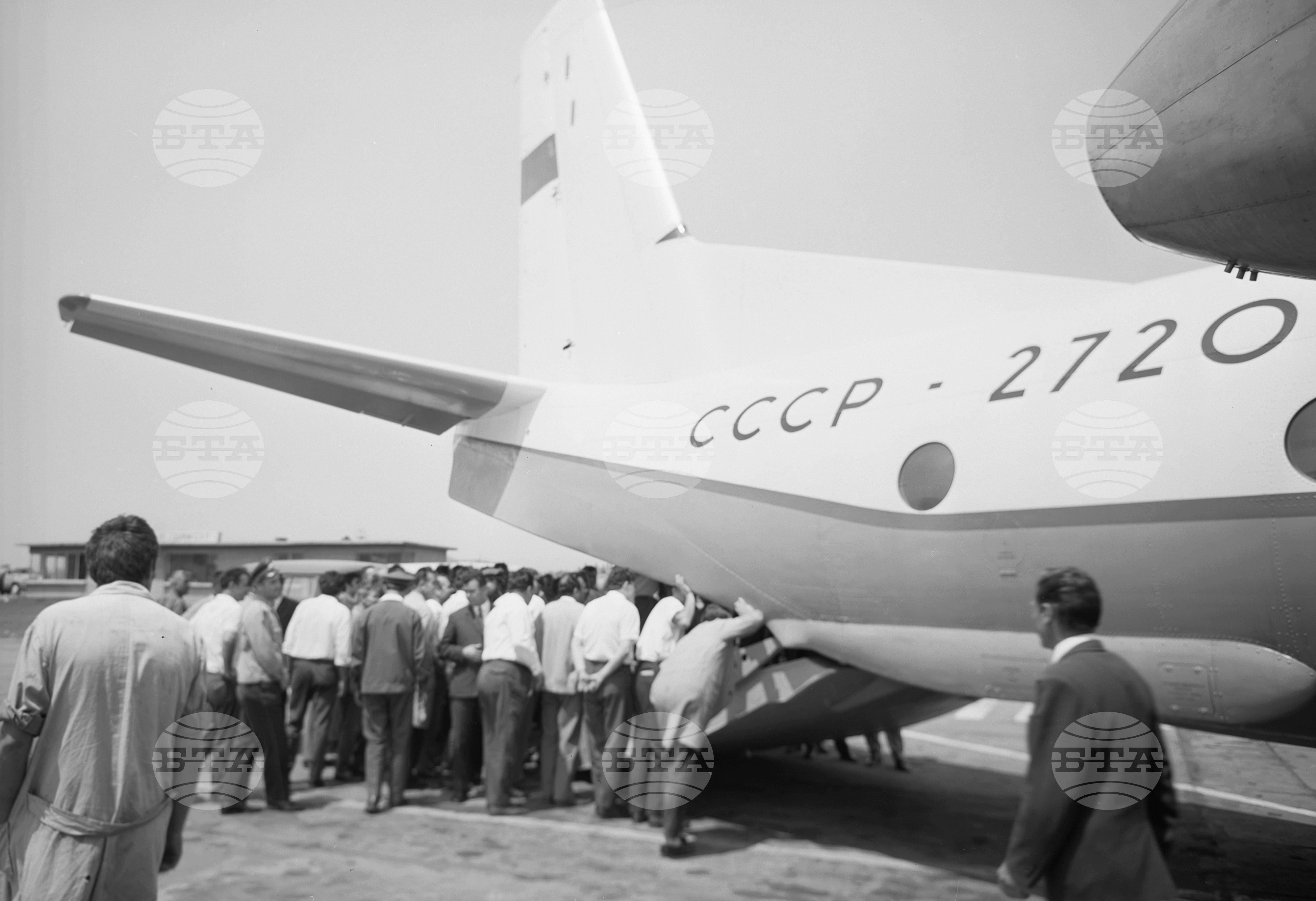 На летище София за първи път кацна транспортен самолет АН-26