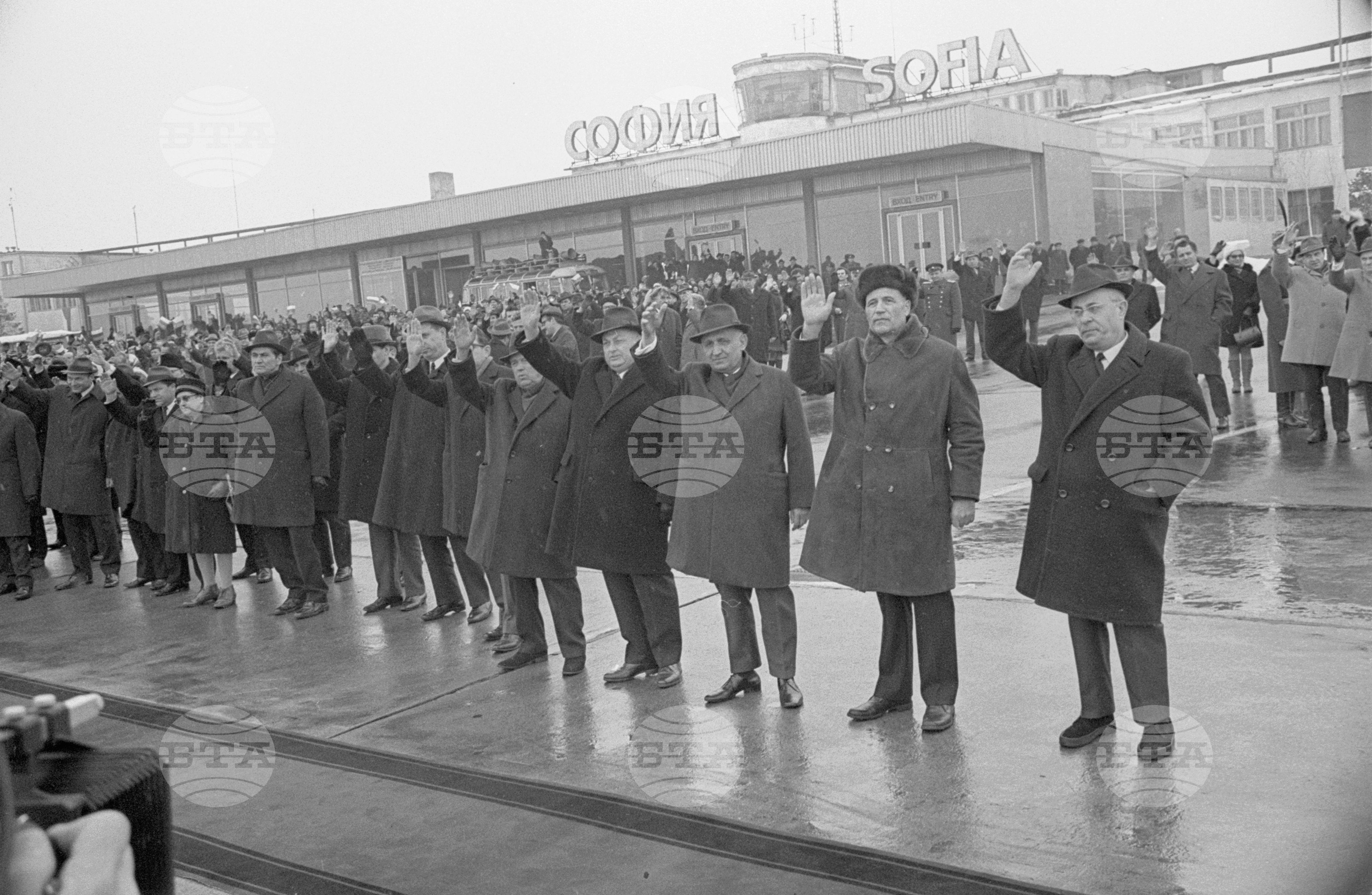 Изпращане на чехословашката партийно - правителствена делегация на аерогара София