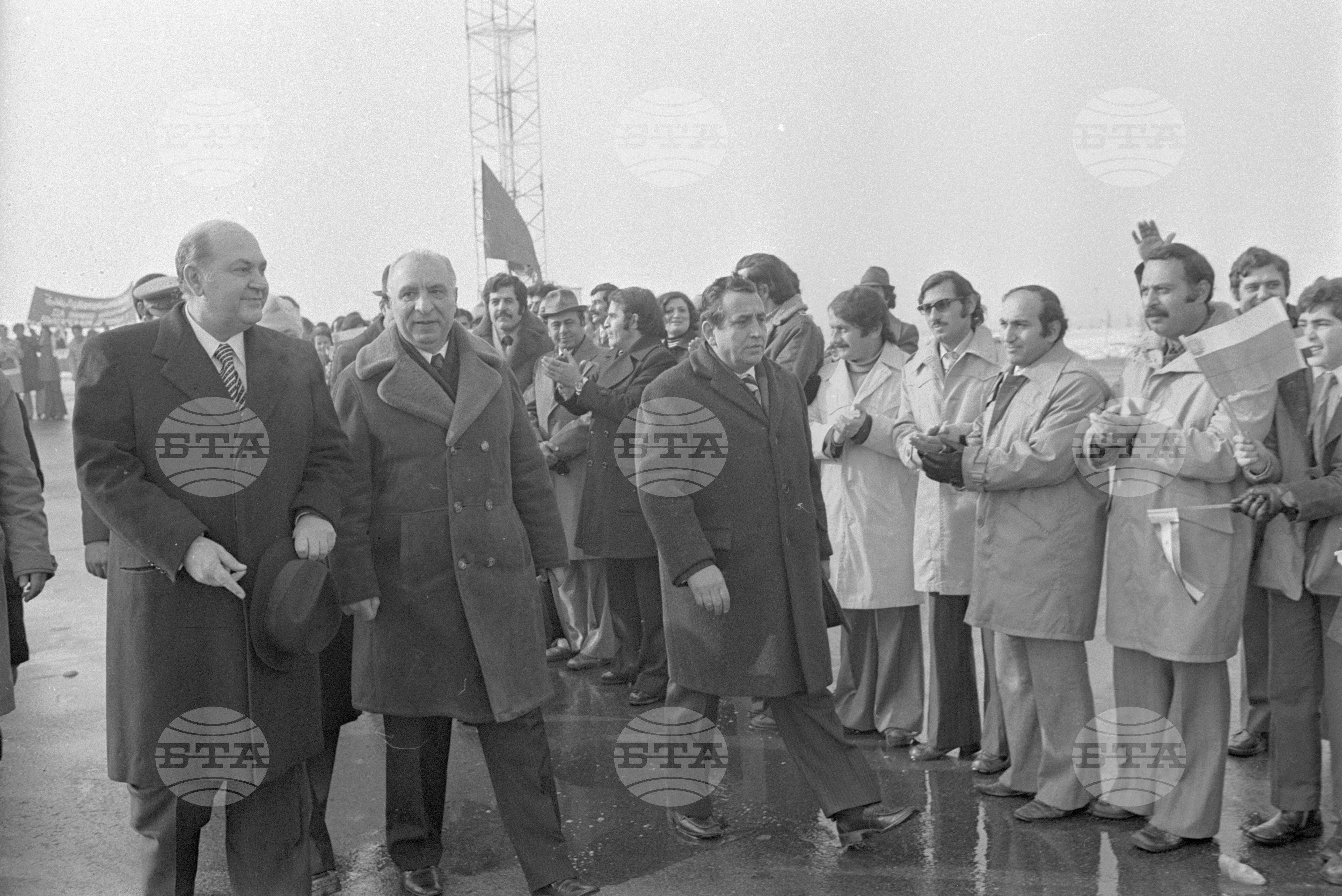 100 години от Освобождението на София - венци пред Паметника на освободителите