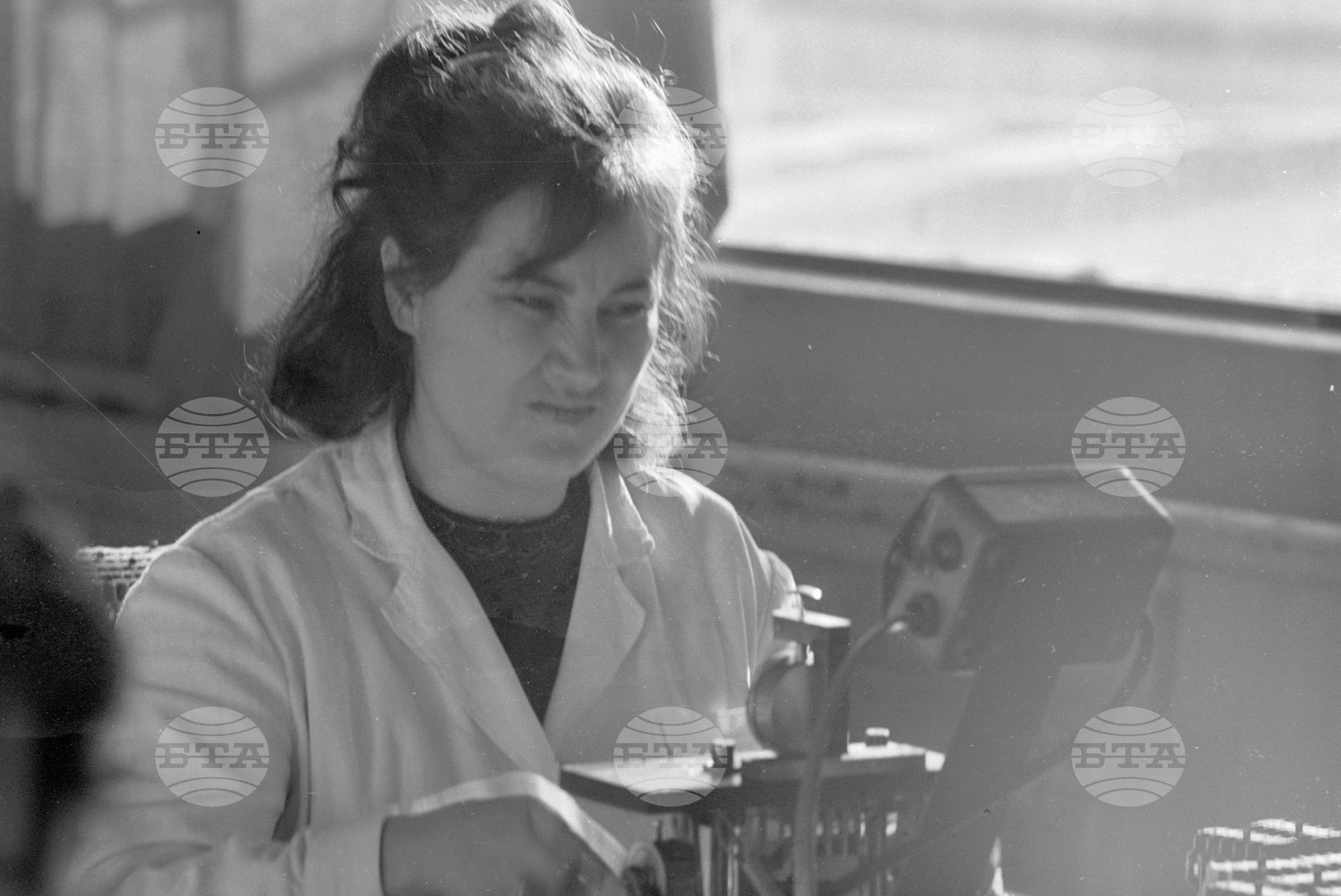 Портрети на млади производственици от Комбинат за цветни метали "Димитър Благоев"