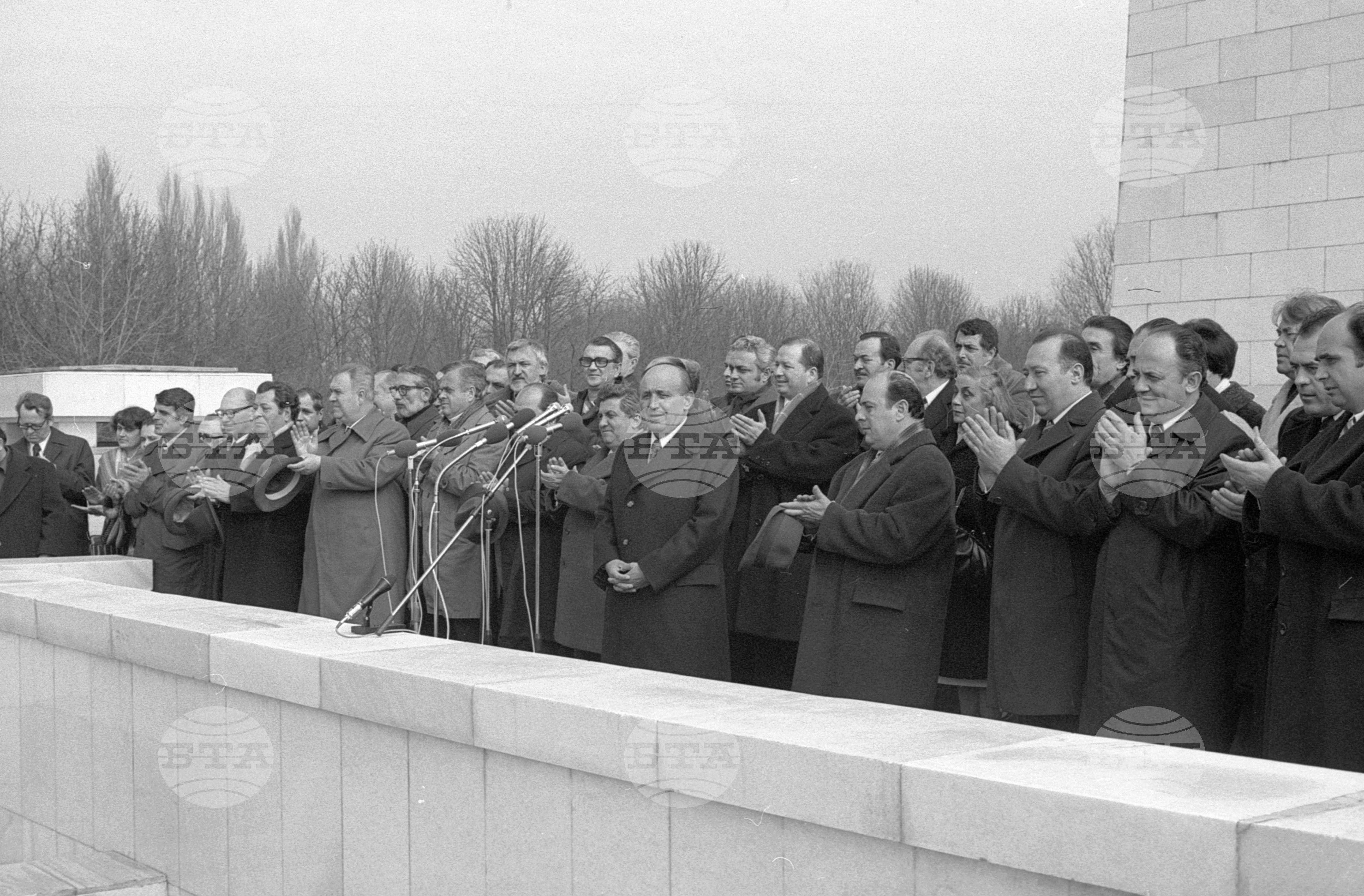 Другарят Тодор Живков откри Пантеона-костница на възрожденците в град Русе
