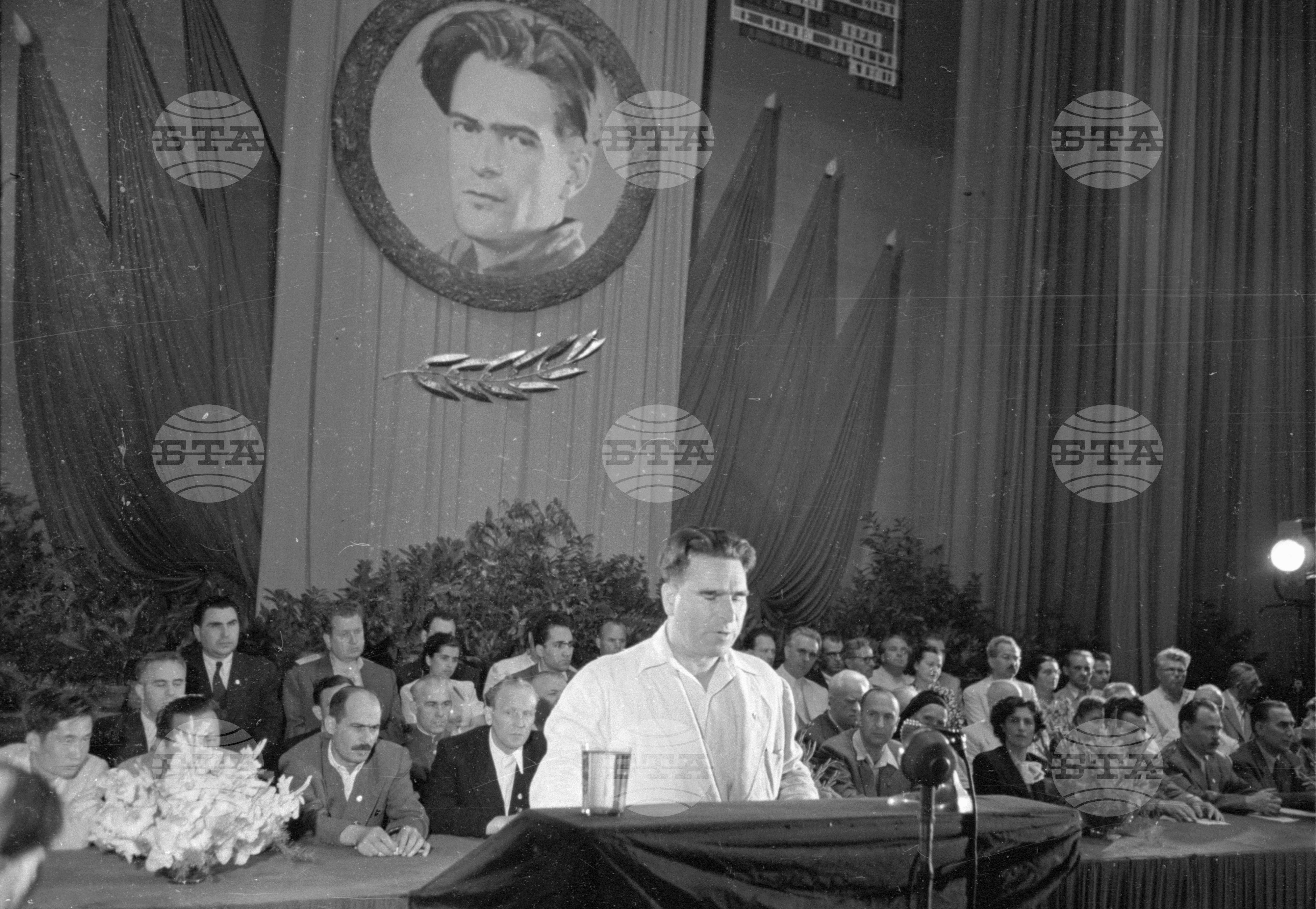 Тържествено събрание в Народния театър - София по случай 10 години от разстрела на Н.Й.Вапцаров
