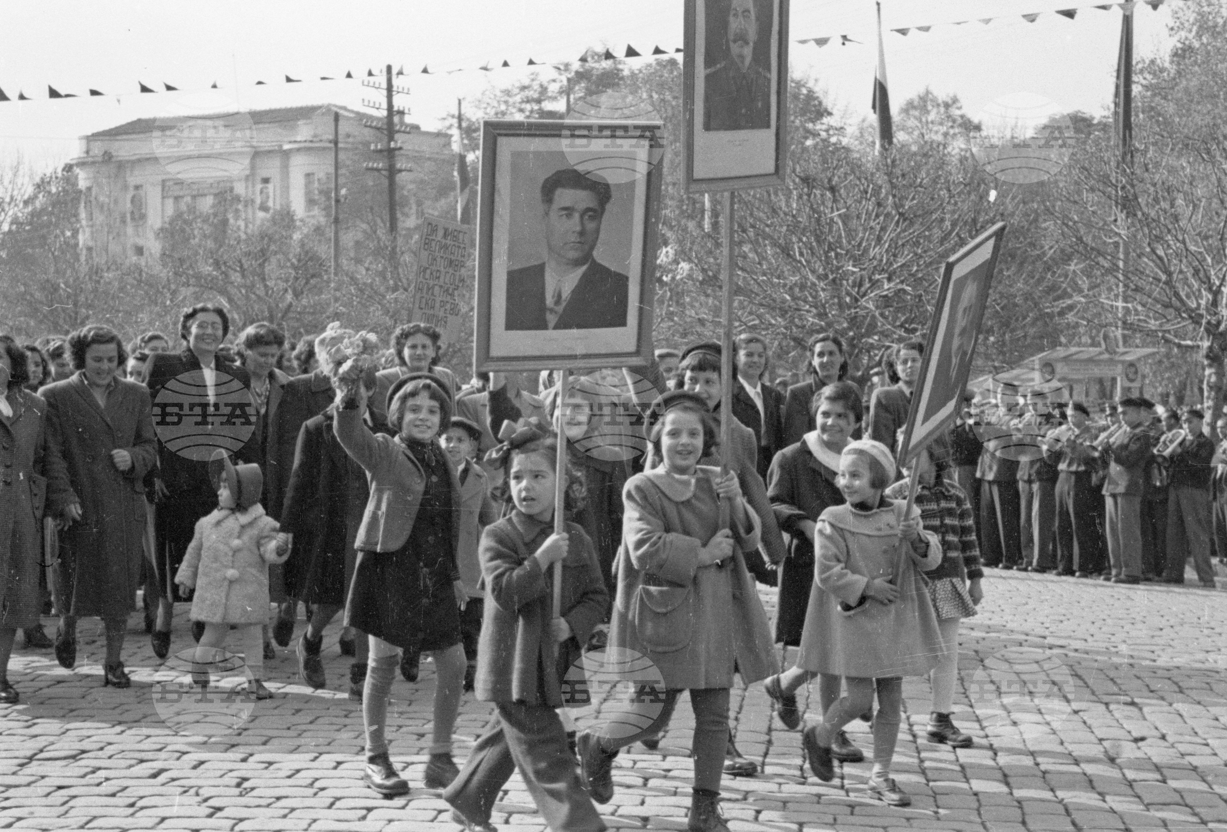 Тържества и празнична манифестация за Великата октомврийска революция 1951 год