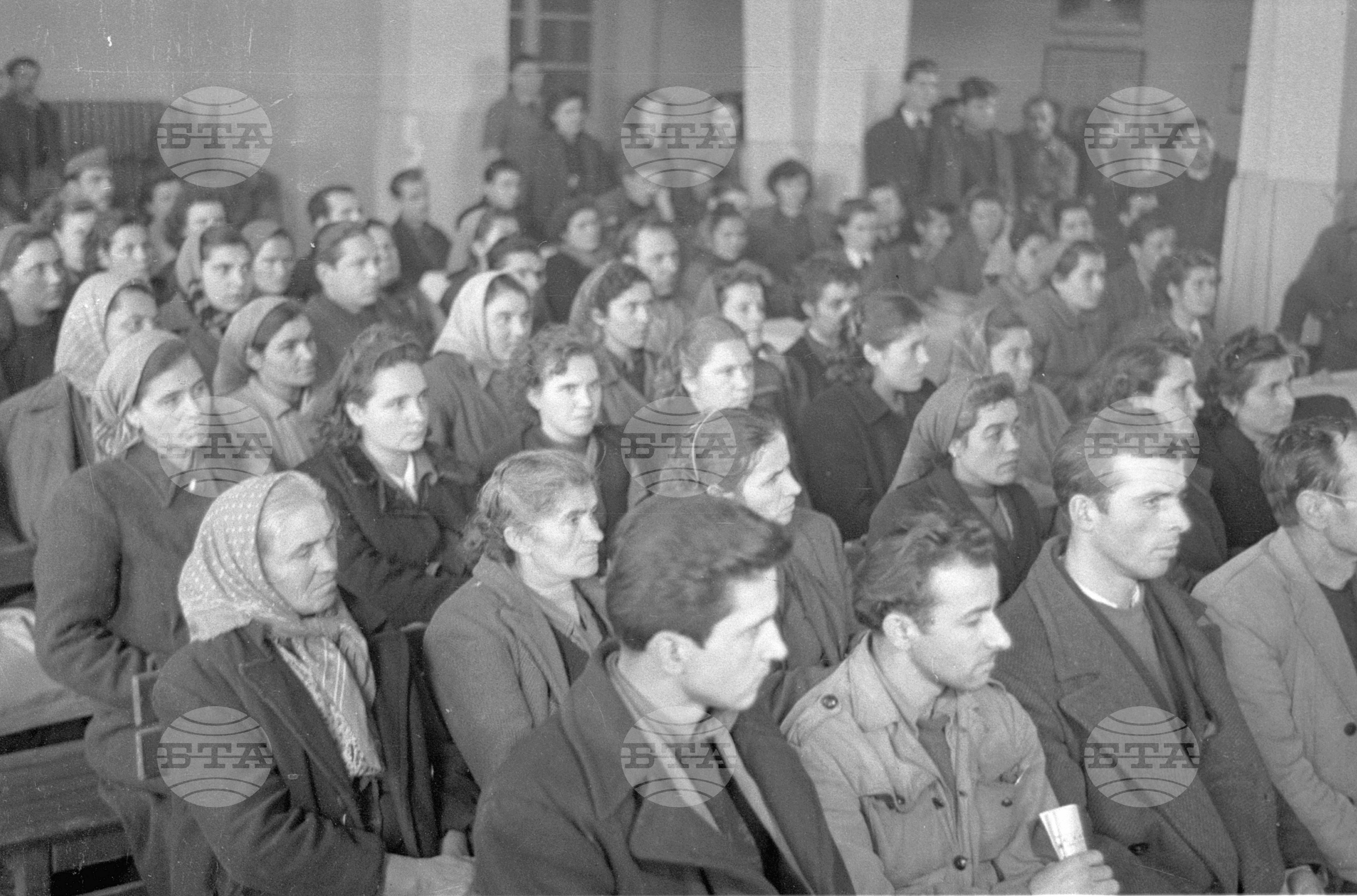 Събрание в тъкачна фабрика „Текстилна слава" - 1953 година