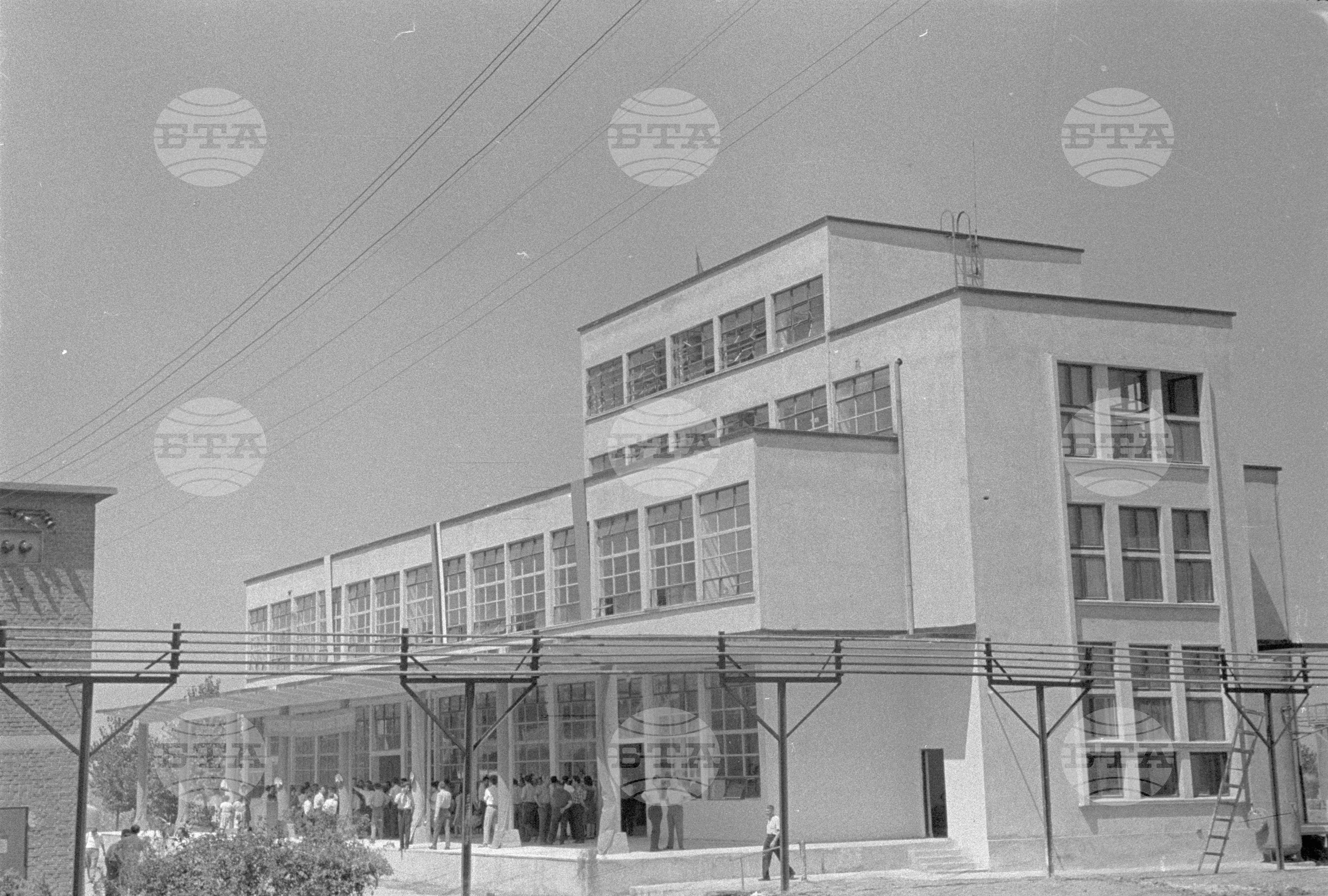 Новият цех за емулсионни масла към Химическия комбинат "Верила"