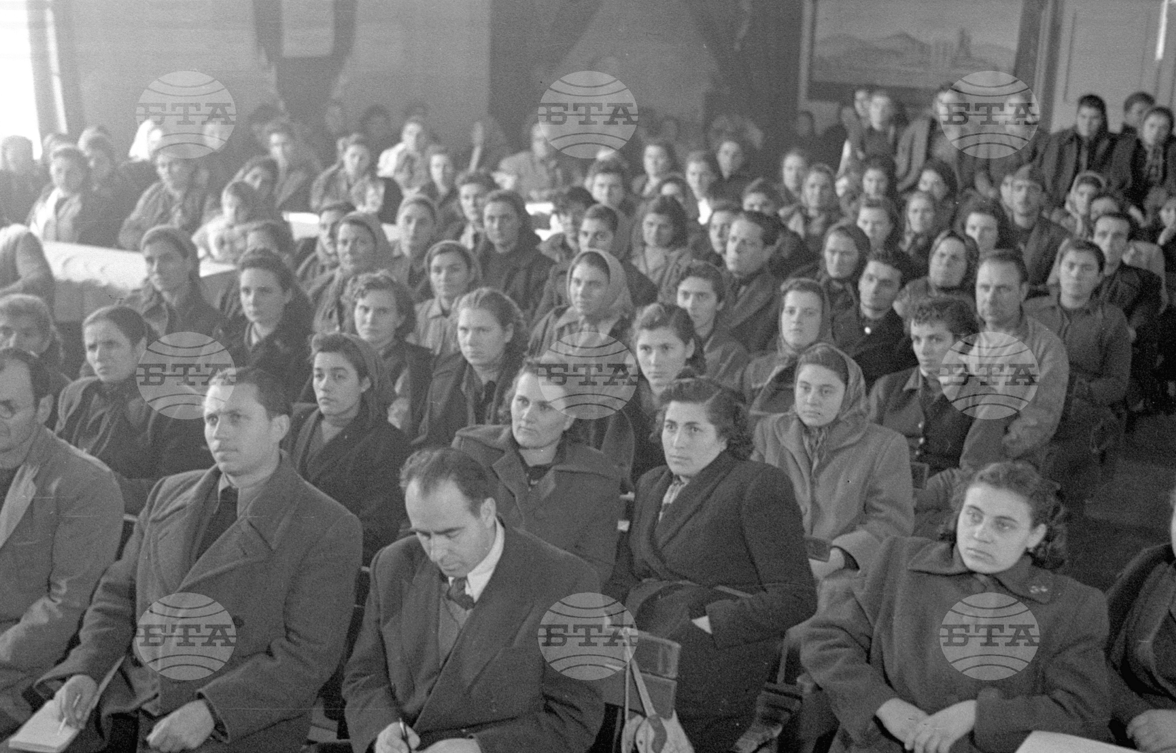 Събрание в тъкачна фабрика „Текстилна слава" - 1953 година