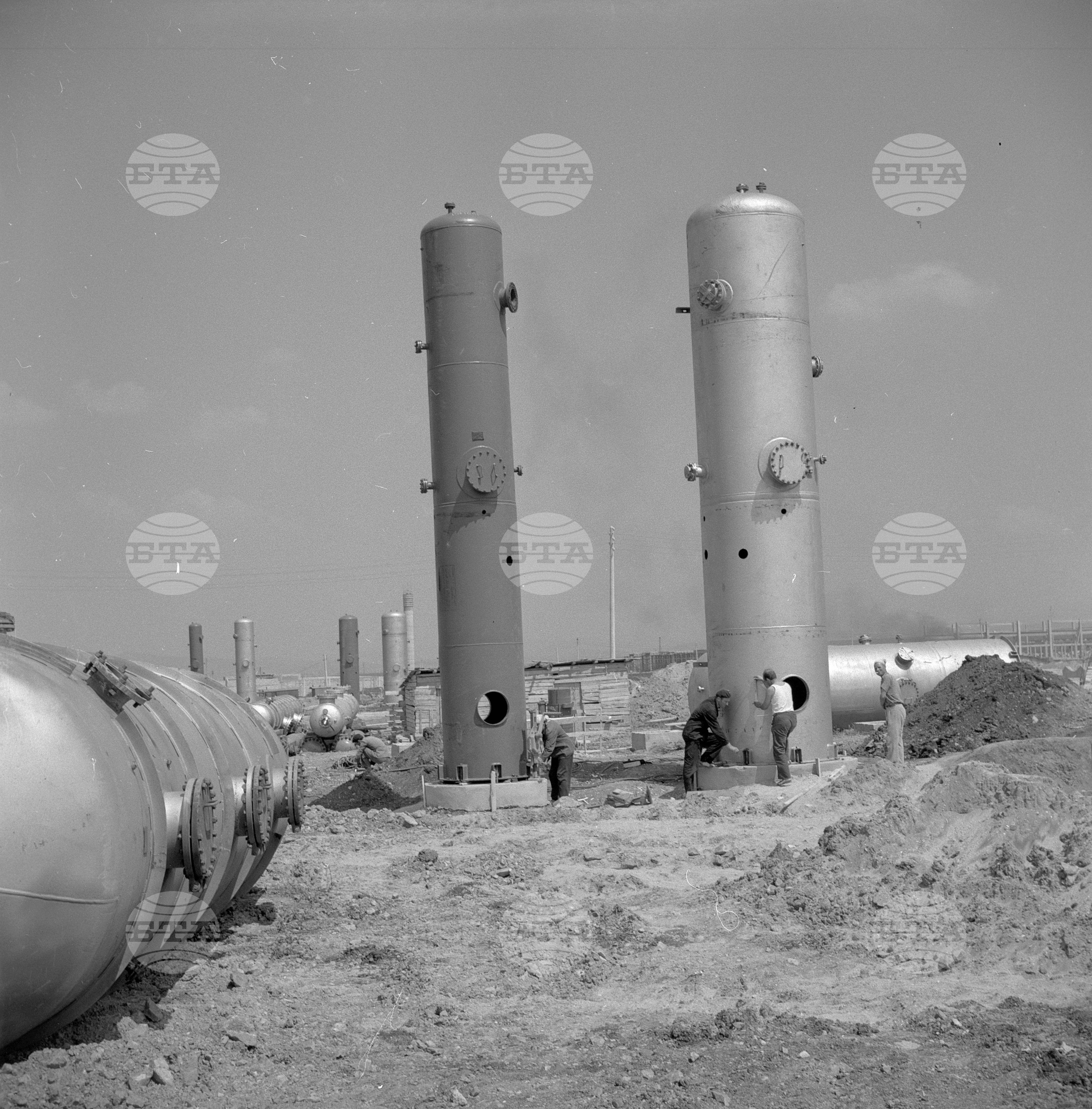Изграждането на Нефтопреработвателния завод край Бургас