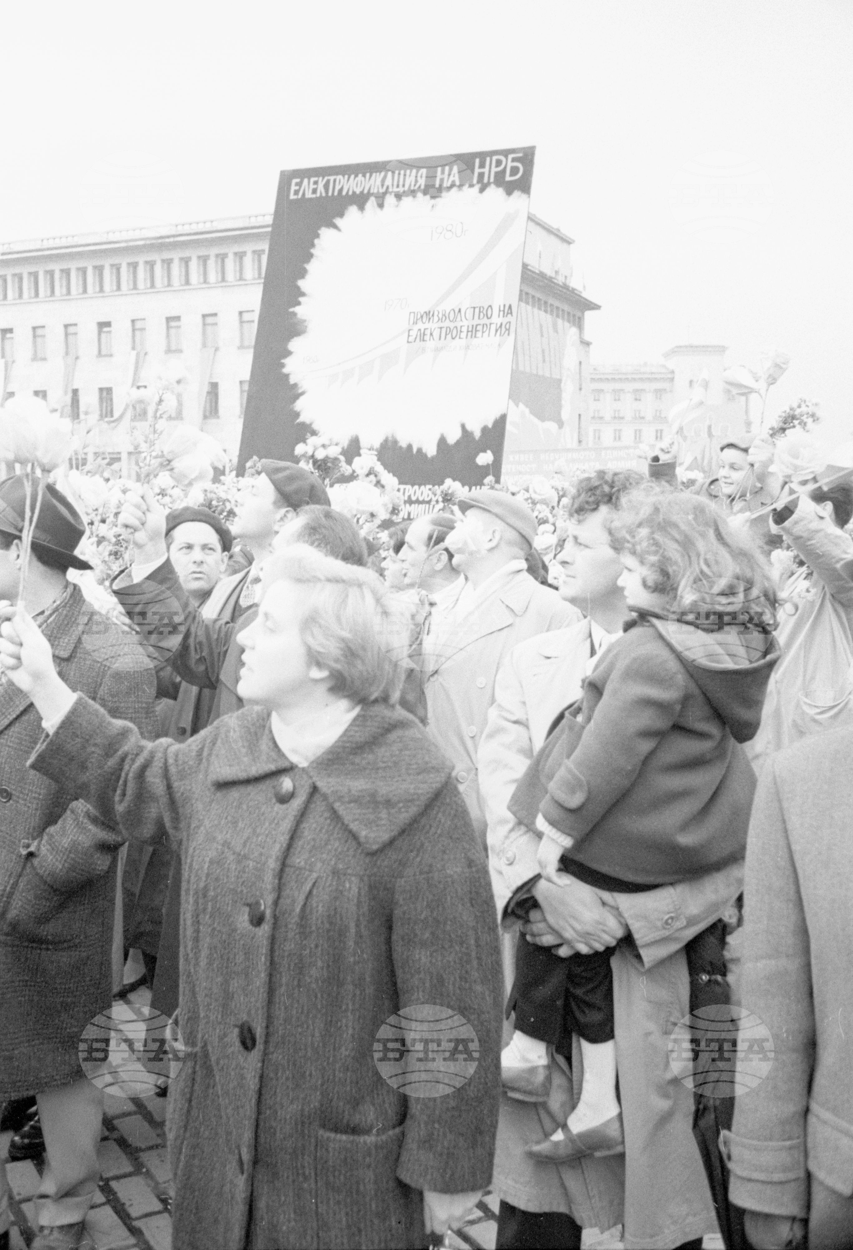 Възторжена манифестация на софийските трудещи се по случай 45-годишнината на Великата октомврийска социалистическа революция част 2