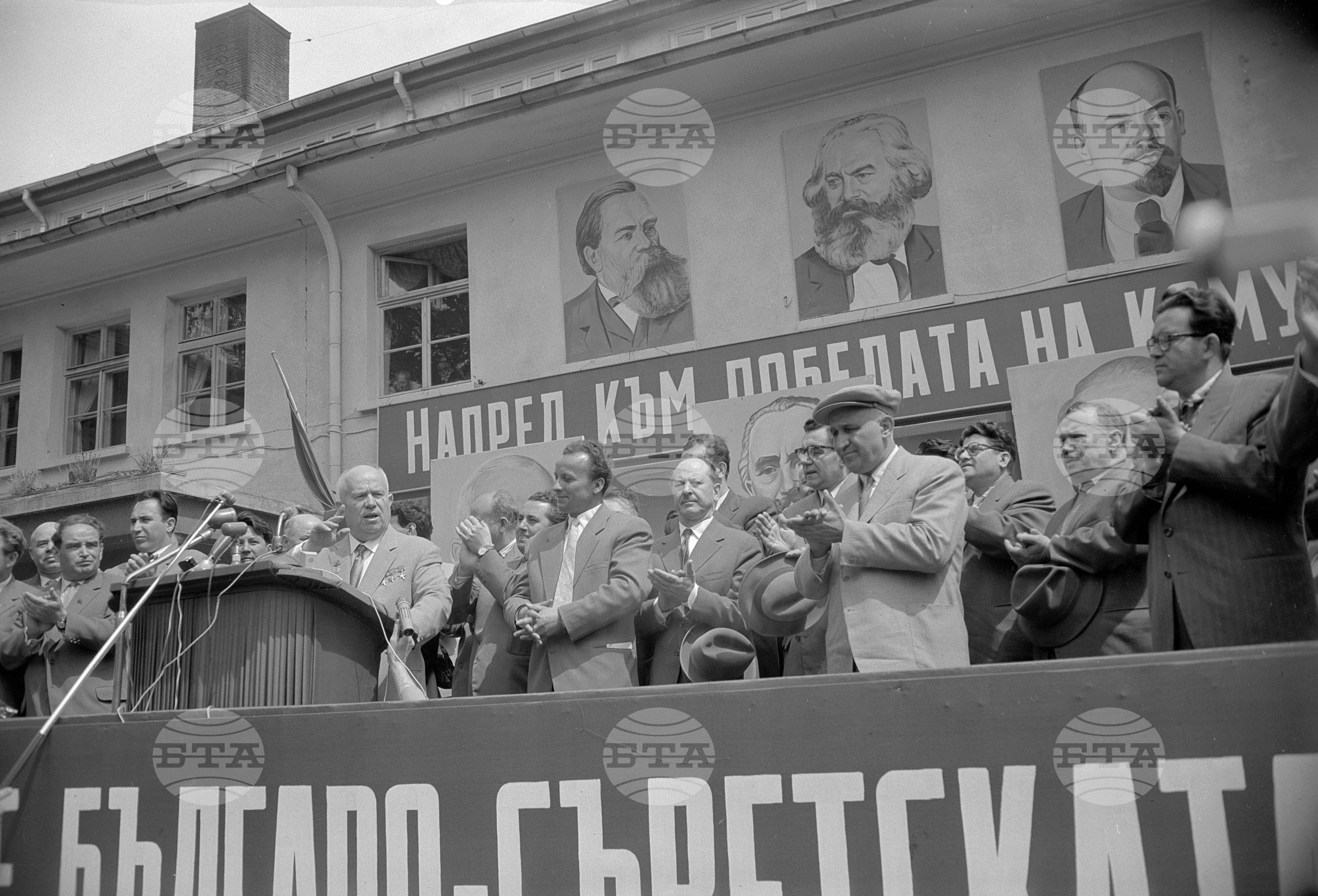 Посещение на Съветската партийно-правителствена делегация в корабостроителния и кораборемонтен завод "Георги Димитров" Варна
