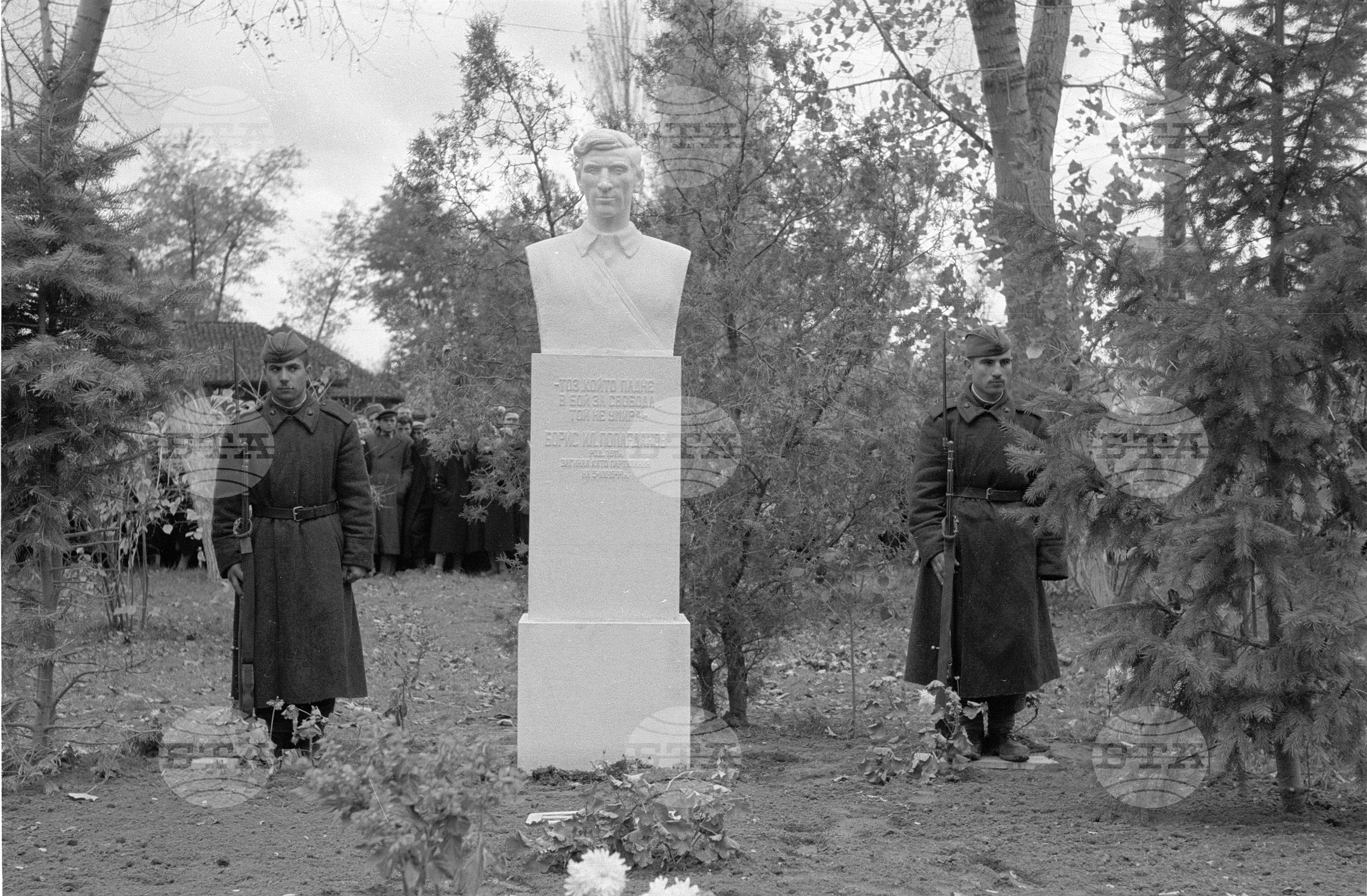 Заслужена почит към делото и паметта на загинали съветски бойци и български партизани - с. Брегово