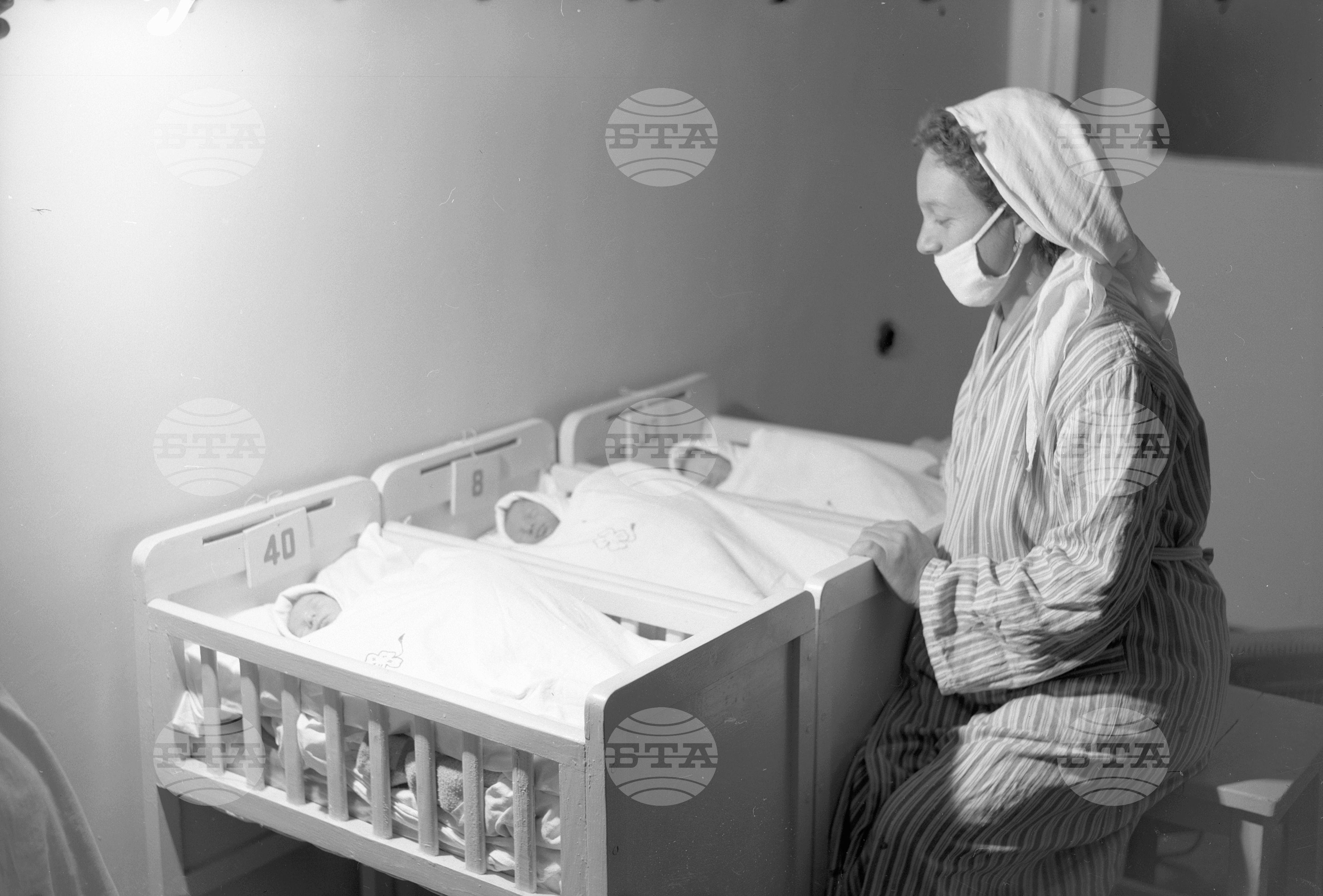 Щастливата майка Неджиме Мазлъмоза роди близначета-момчета