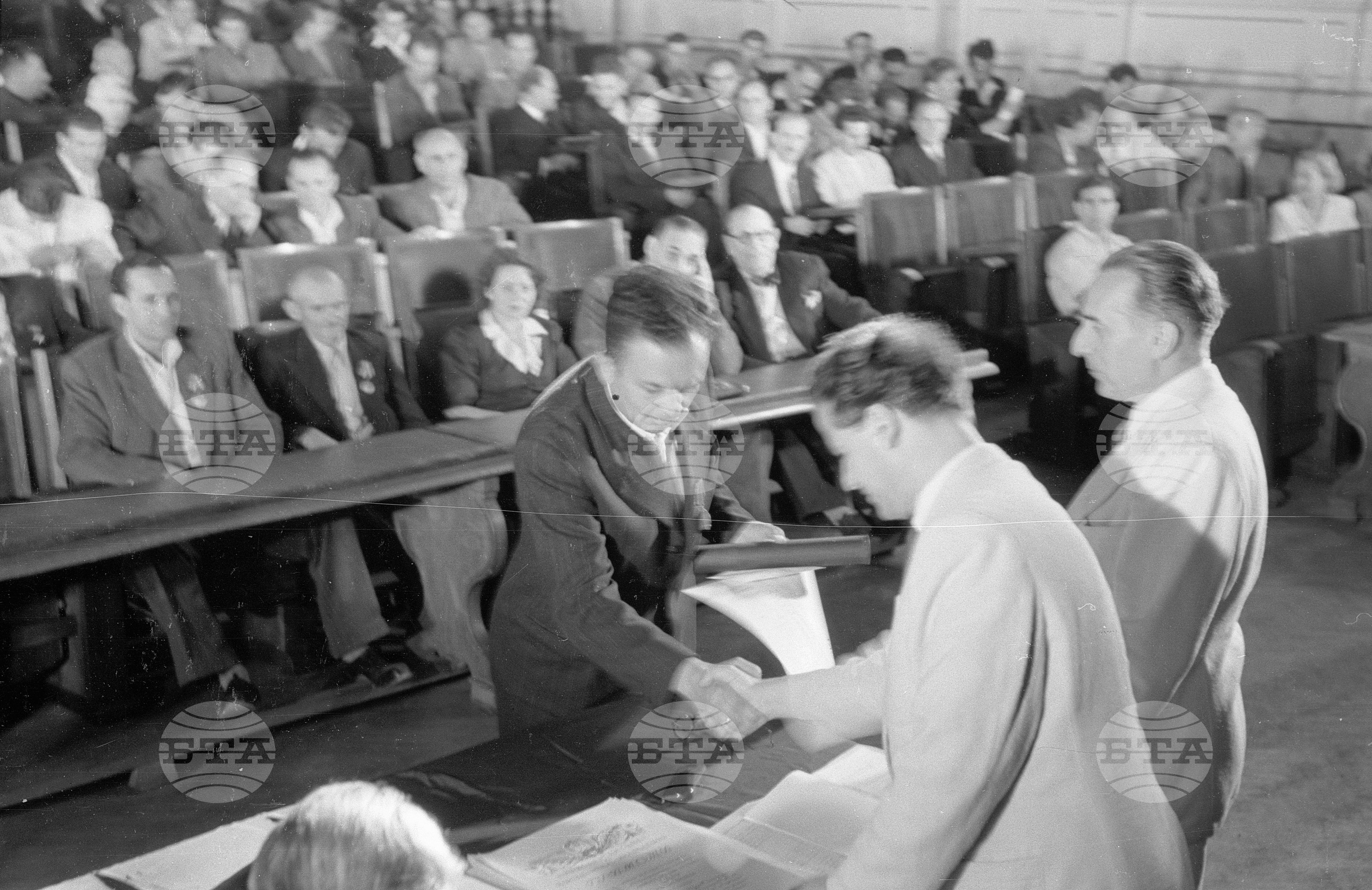 Връчване на Димитровски награди на лауреатите за 1951 година