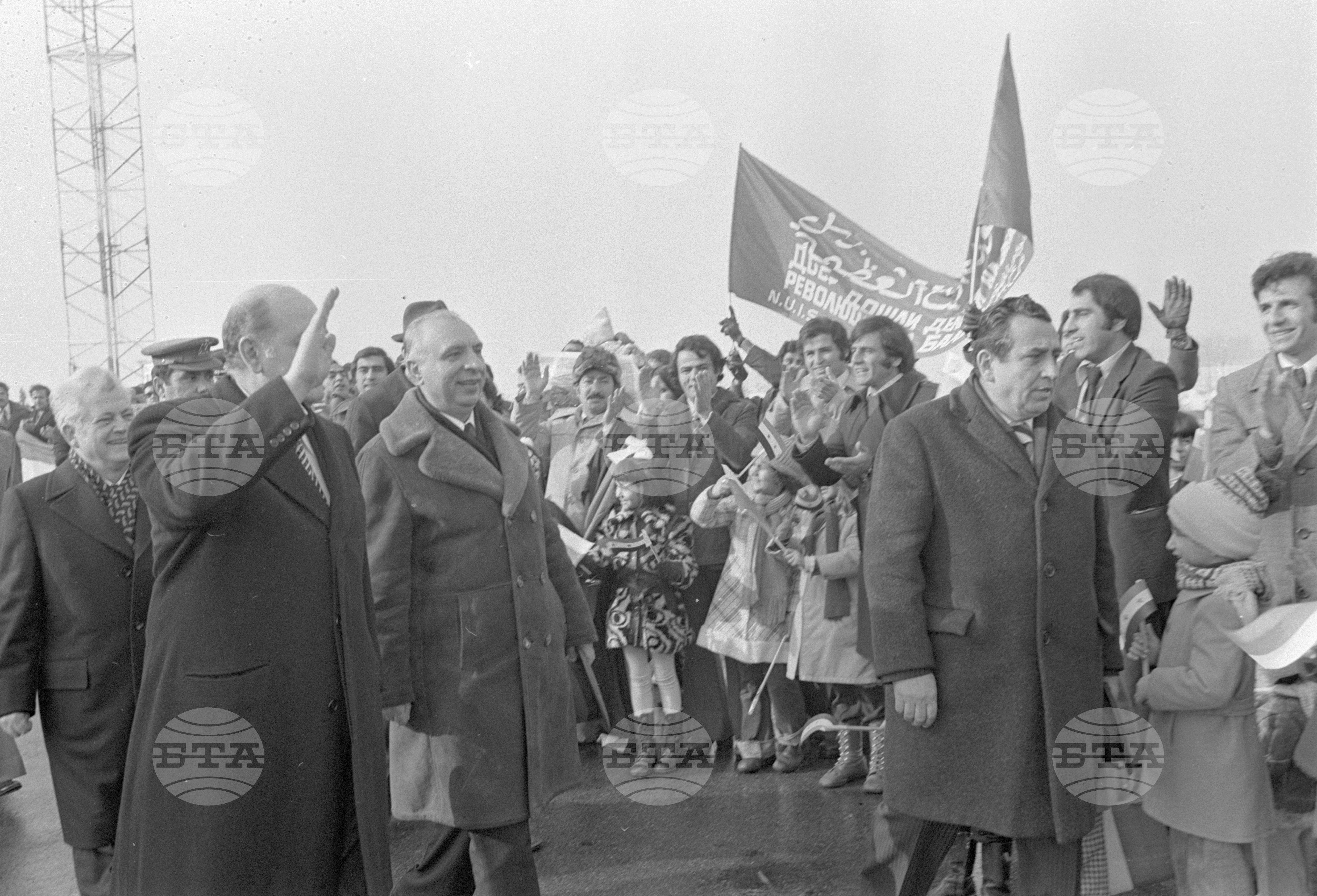 100 години от Освобождението на София - венци пред Паметника на освободителите