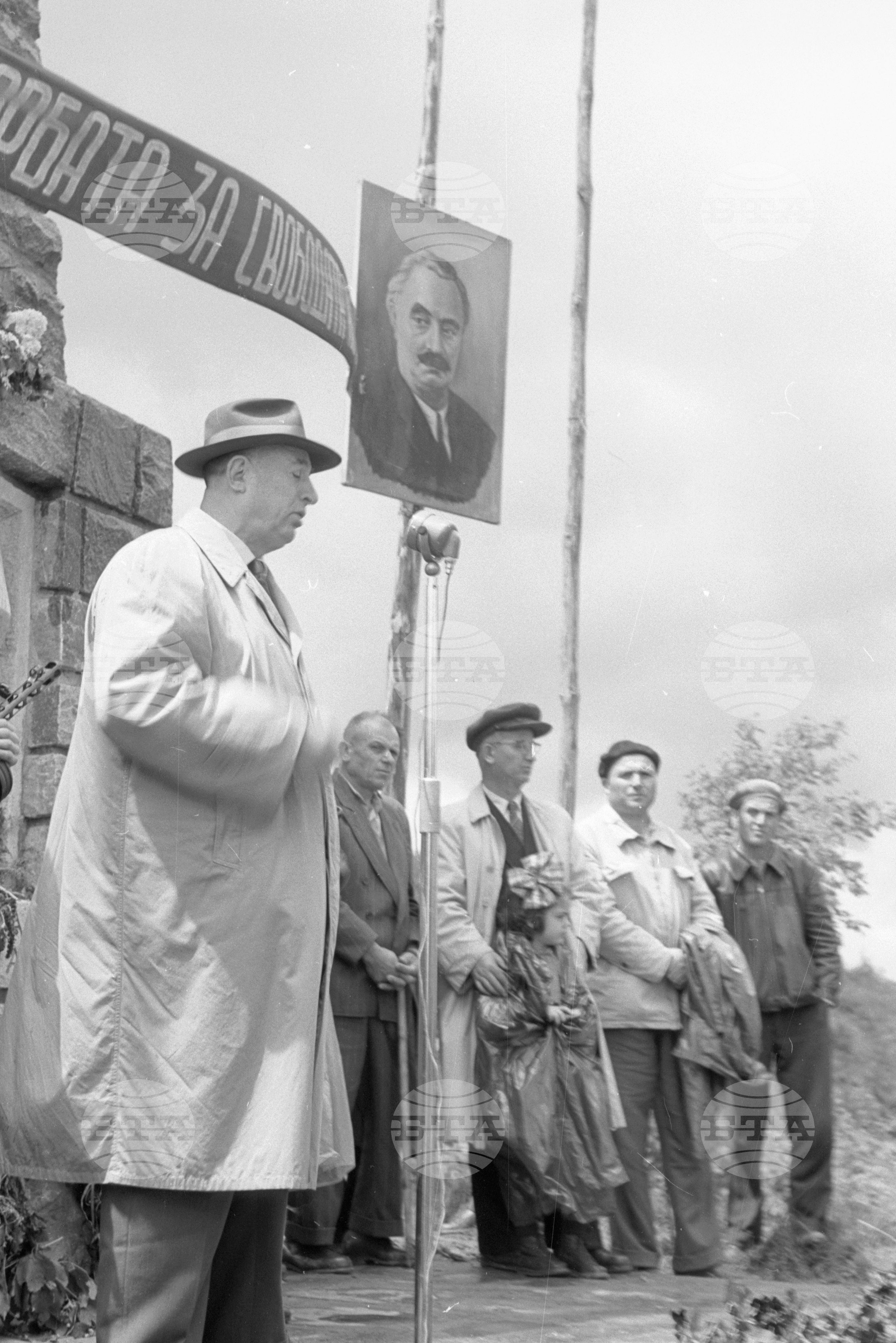 Тържествен митинг край язовир "Сталин" (дн. яз. "Искър")