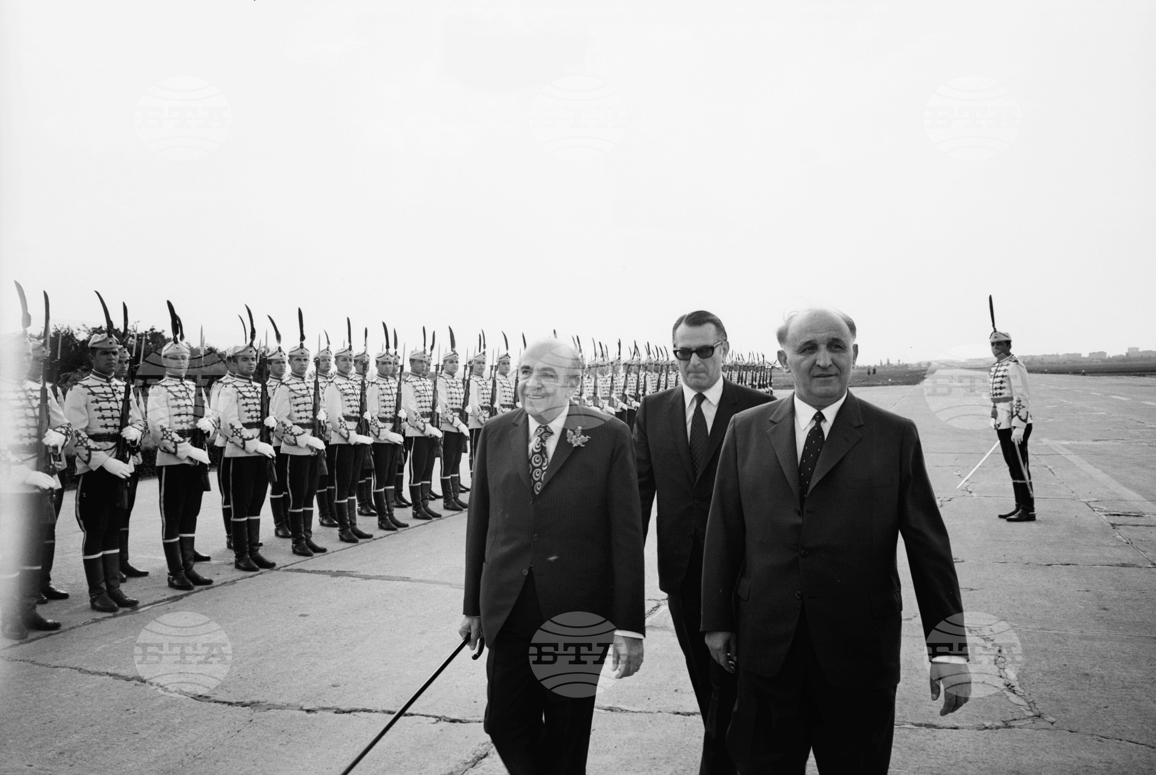 Посрещане на министър - председателя на Иран А. Ховейда