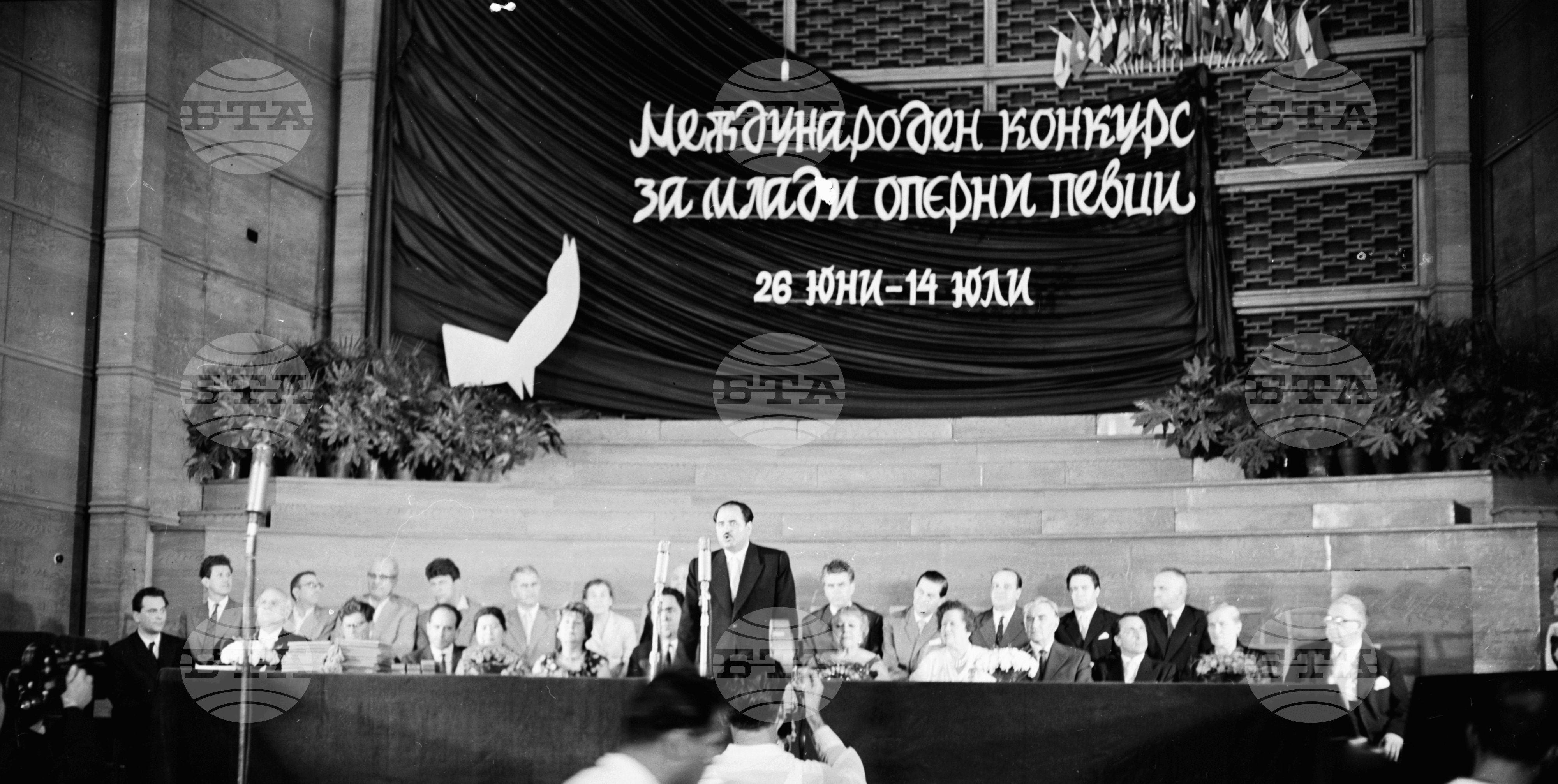 Тържествено връчване на наградите на лауреатите на първия международен конкурс за млади оперни певци