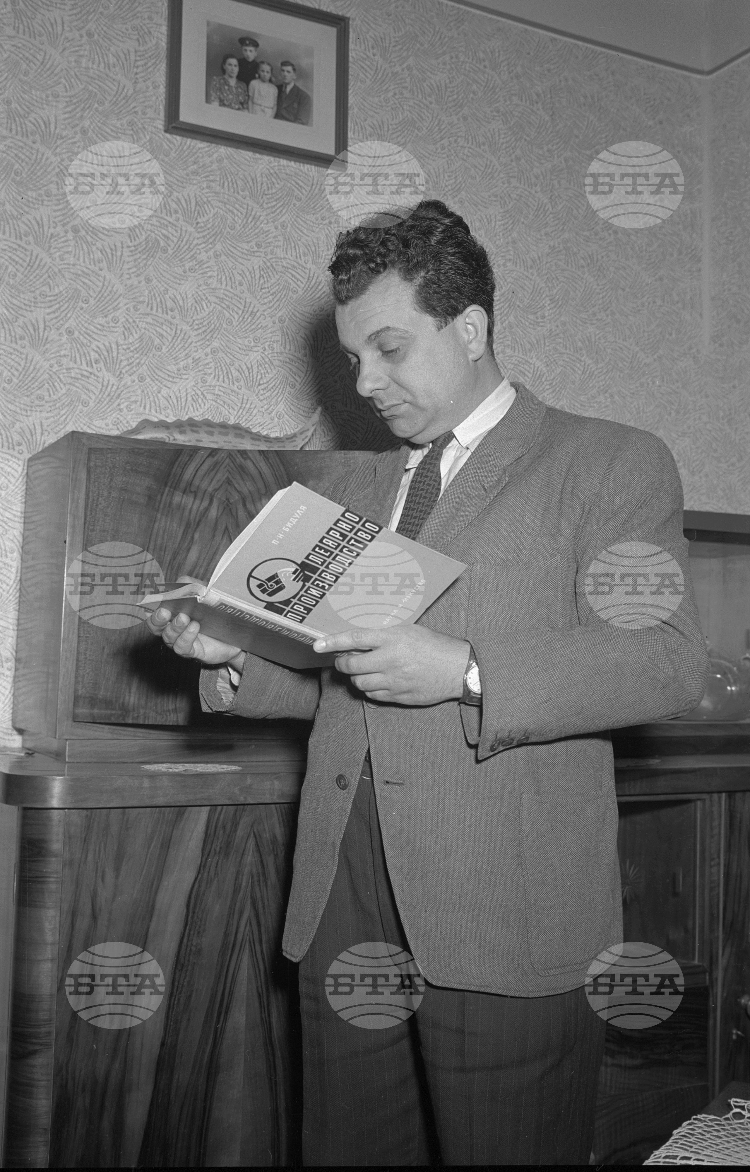 В Държавния инструментален завод "Болшевик" - Габрово