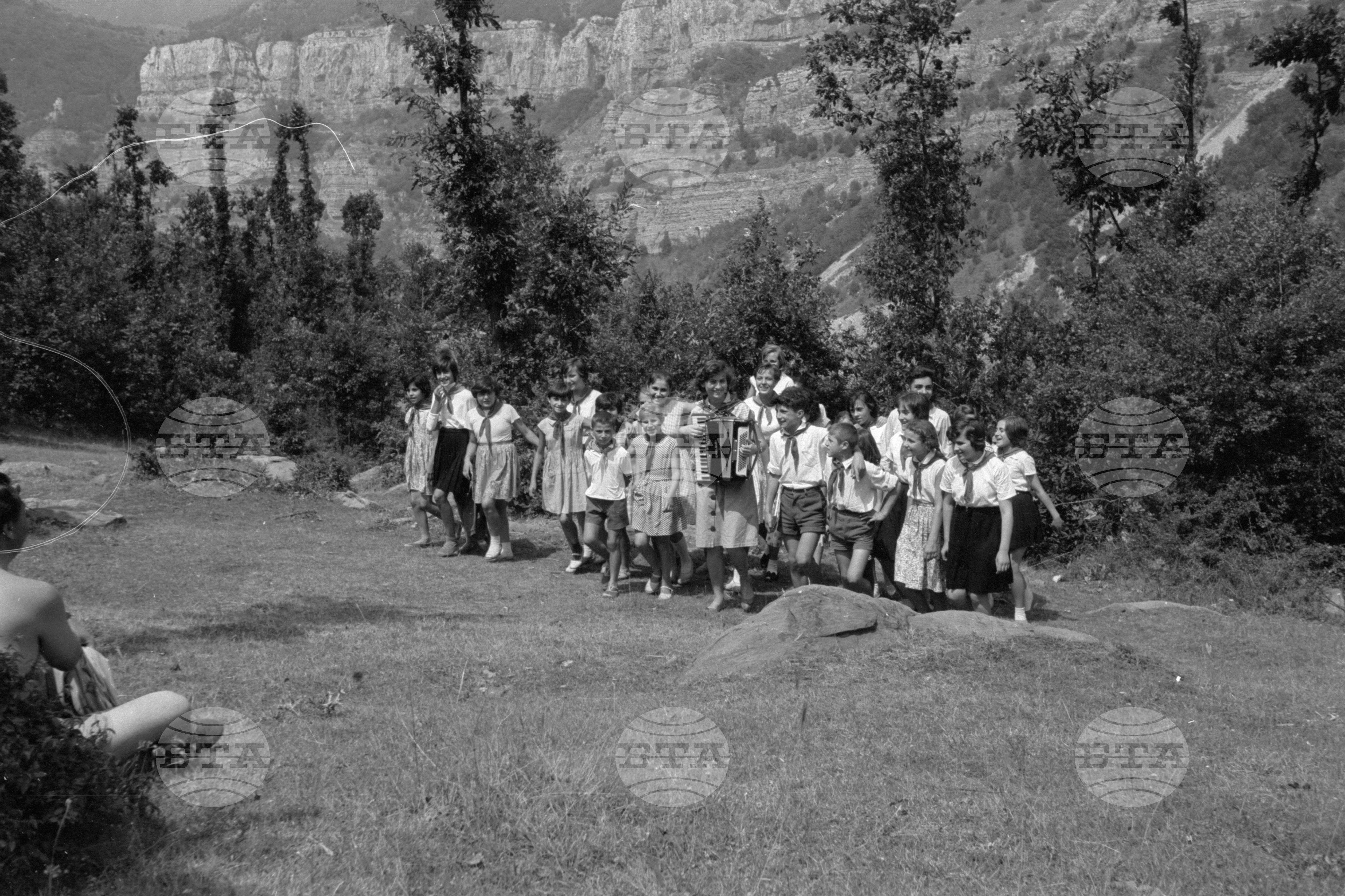 В пионерския лагер до гара Лакатник - Искърското дефиле част 4