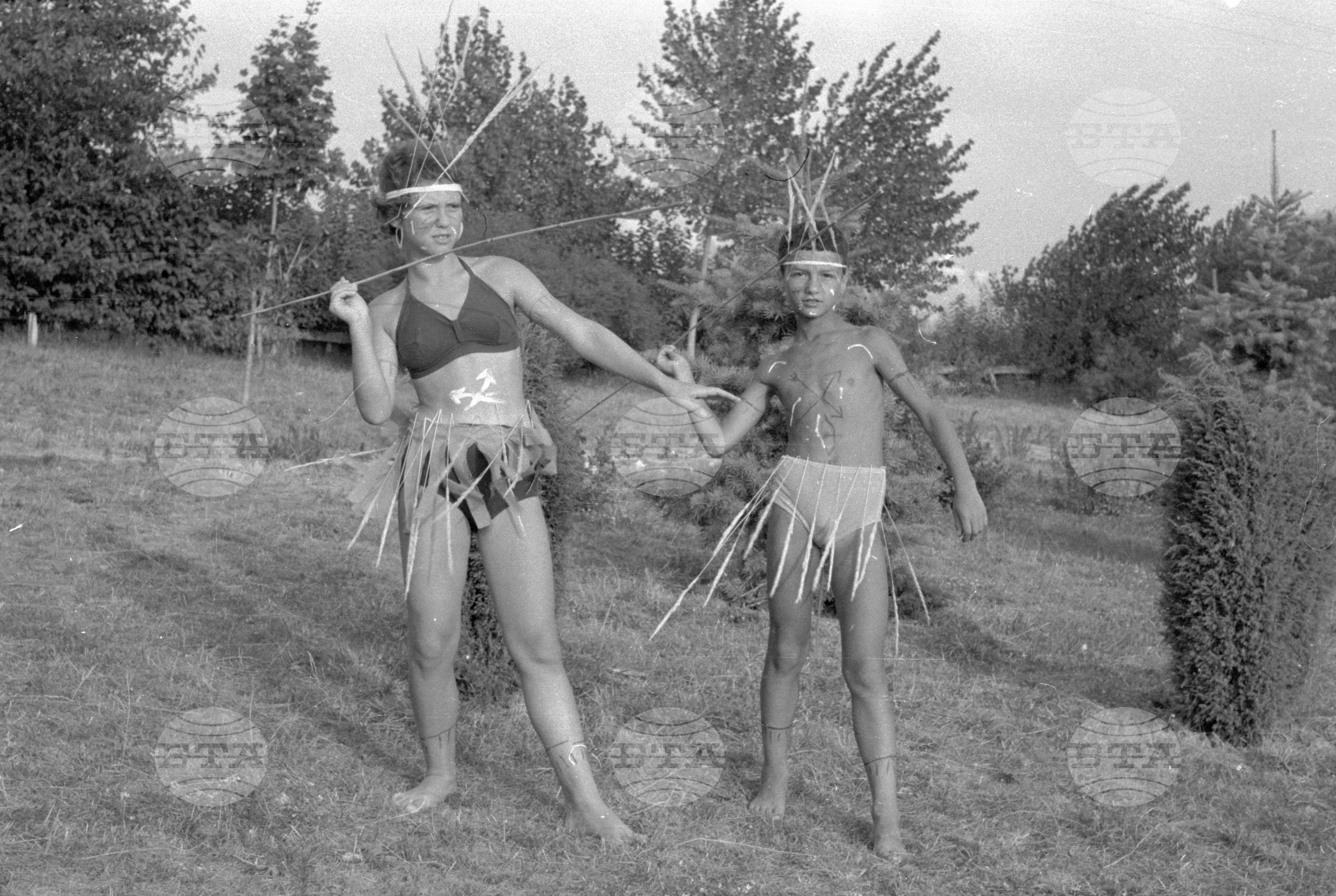 Пионери от Министерството на земеделието на плажа в Несебър 1962г