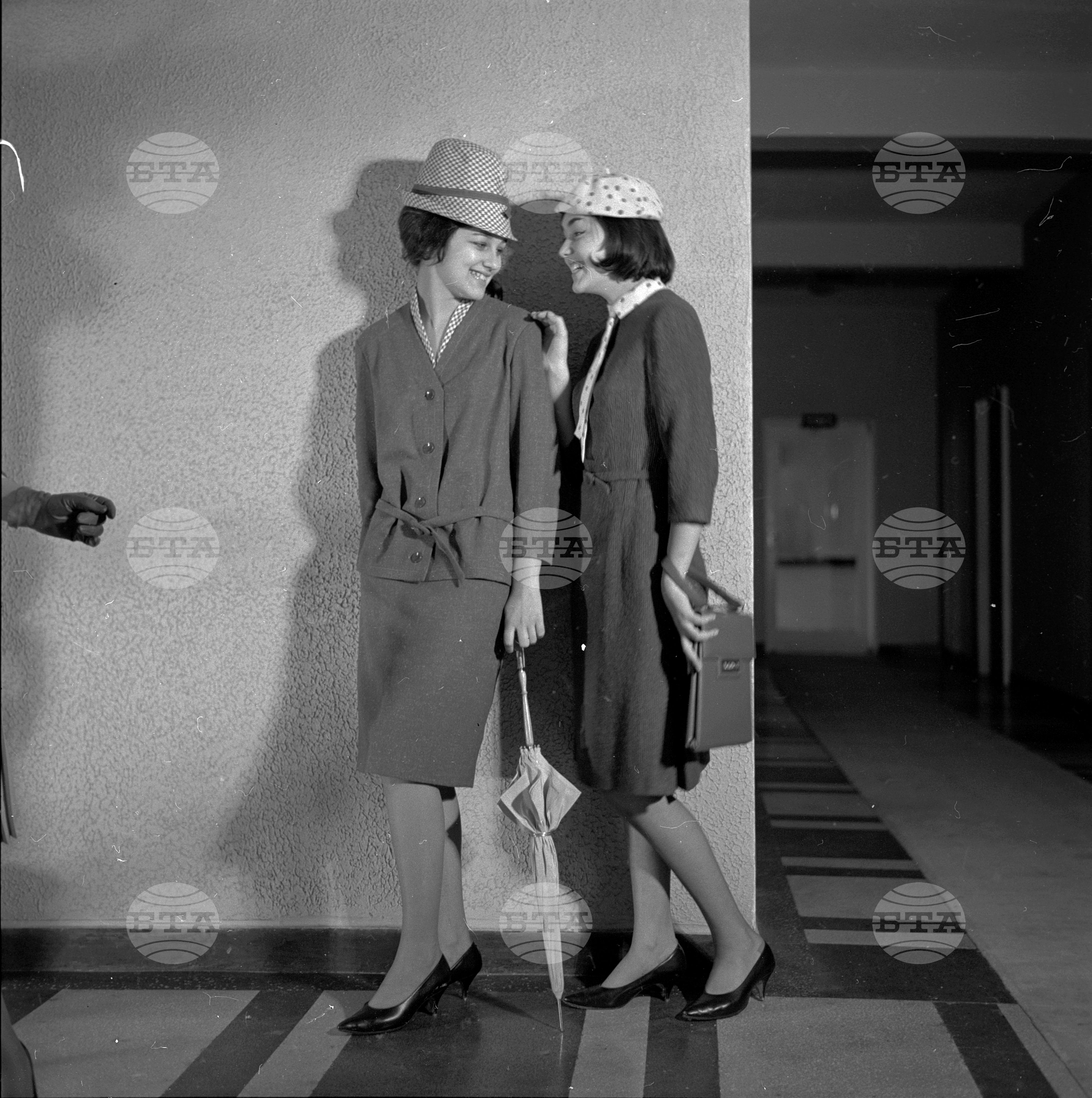 Дамско модно облекло за 1963 година