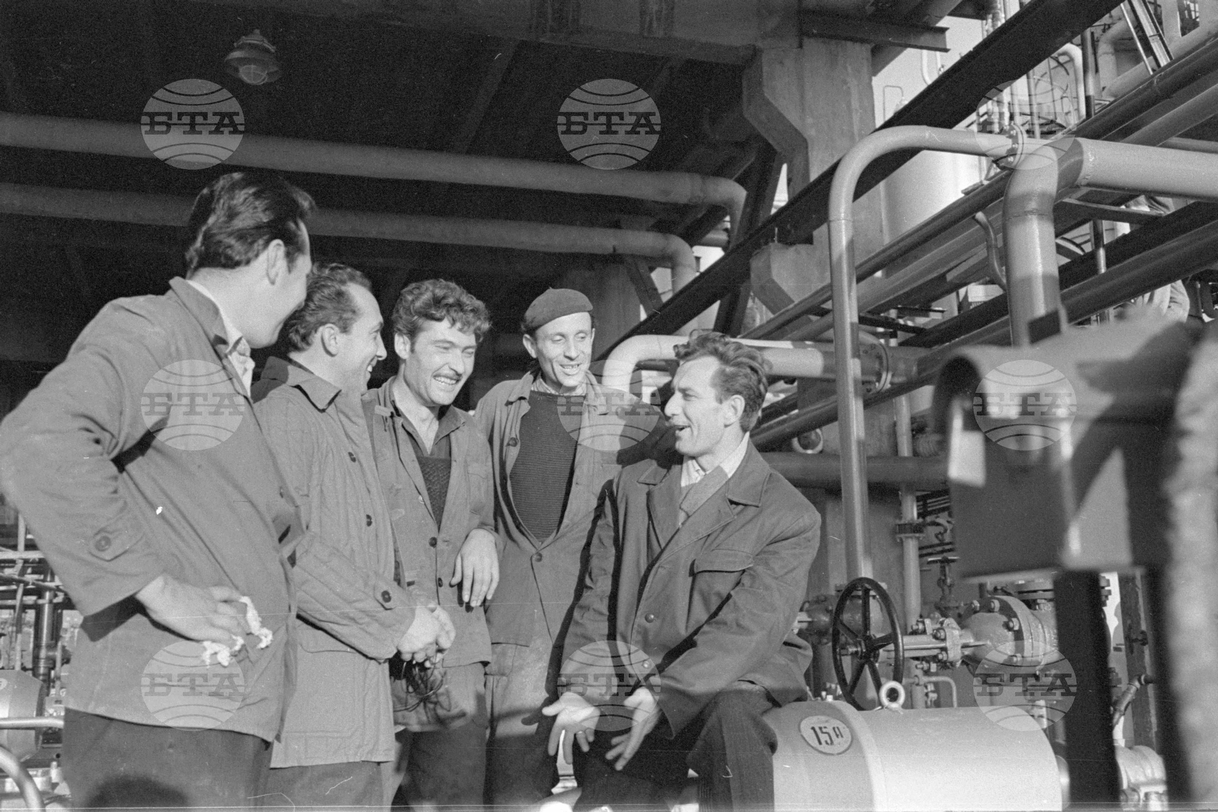 Влиза в пробна експлоатация ІІ-ра атмосферна инсталация на Нефтопреработвателния завод край Бургас