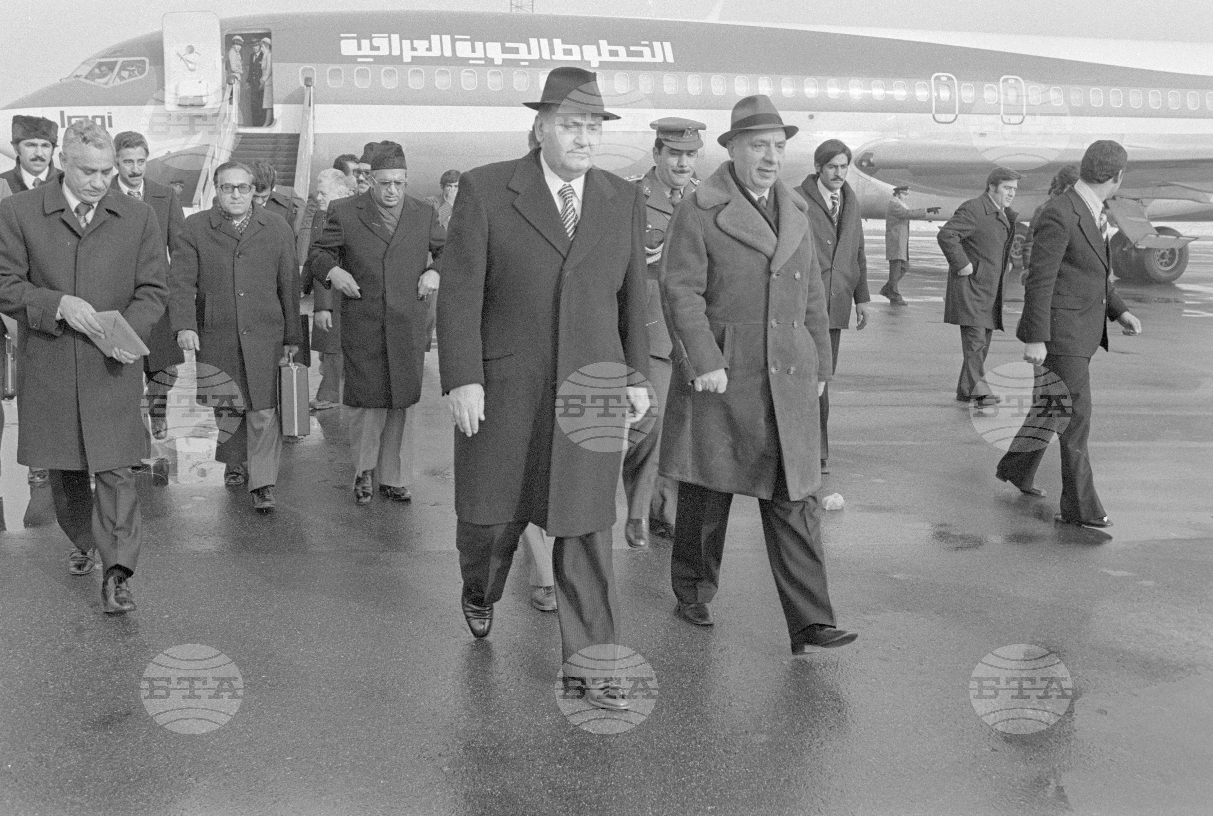100 години от Освобождението на София - венци пред Паметника на освободителите