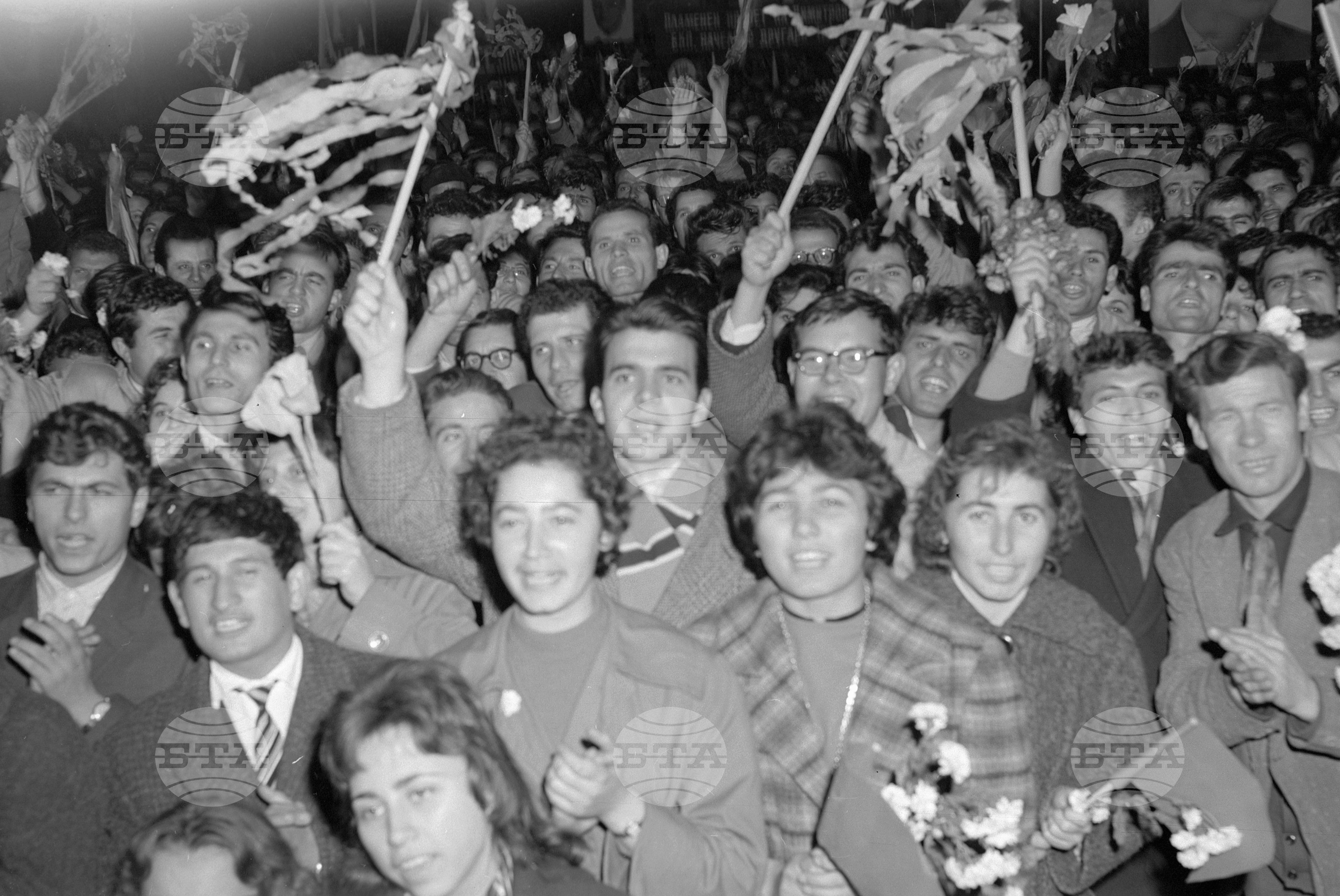 Многохиляден митинг в столицата по случай завършването на Осмия конгрес на Българската комунистическа партия част 2