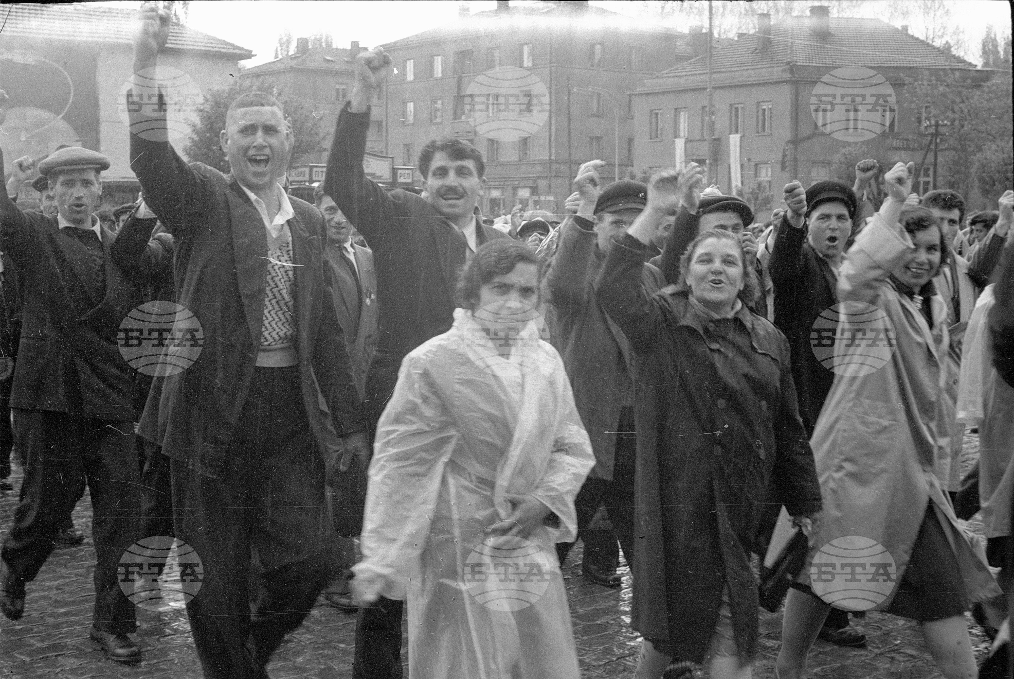 Първомайската манифестация на трудещите се в Димитрово (днес Перник) част 2