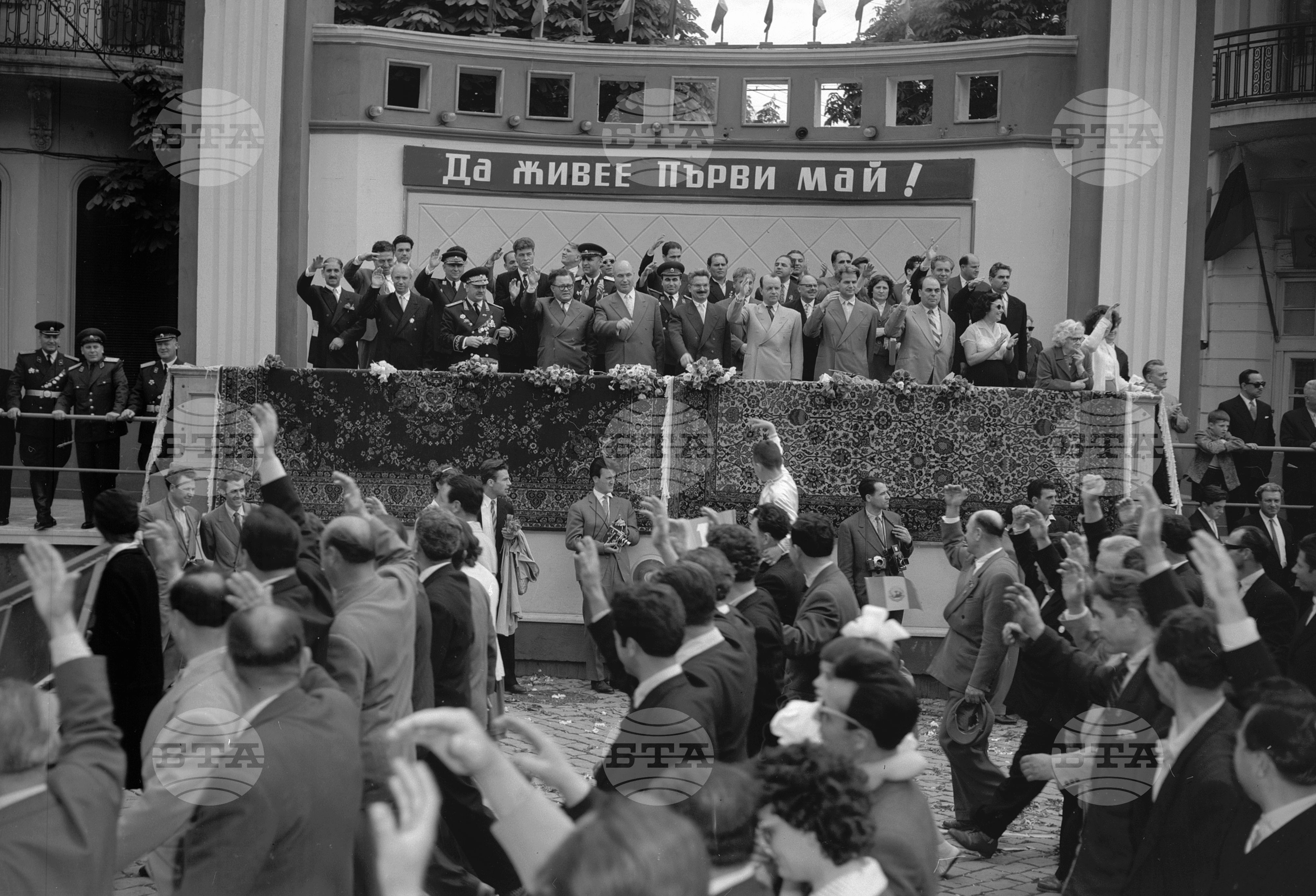 Величествената първомайска манифестация на трудещите се в Пловдив (1961) част 3