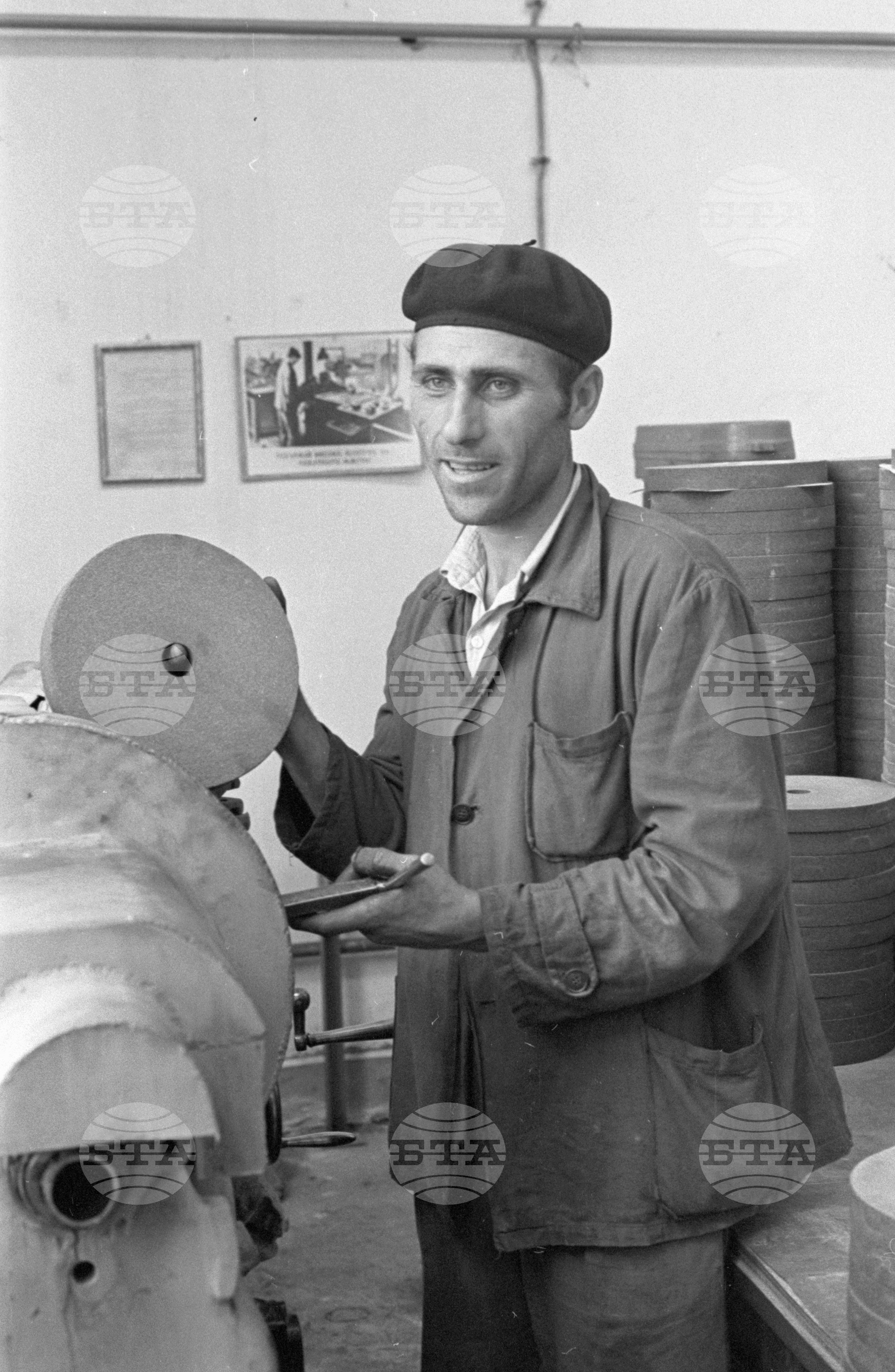 В новооткрития завод за абразивни инструменти "Димитър Филипов" край град Берковица
