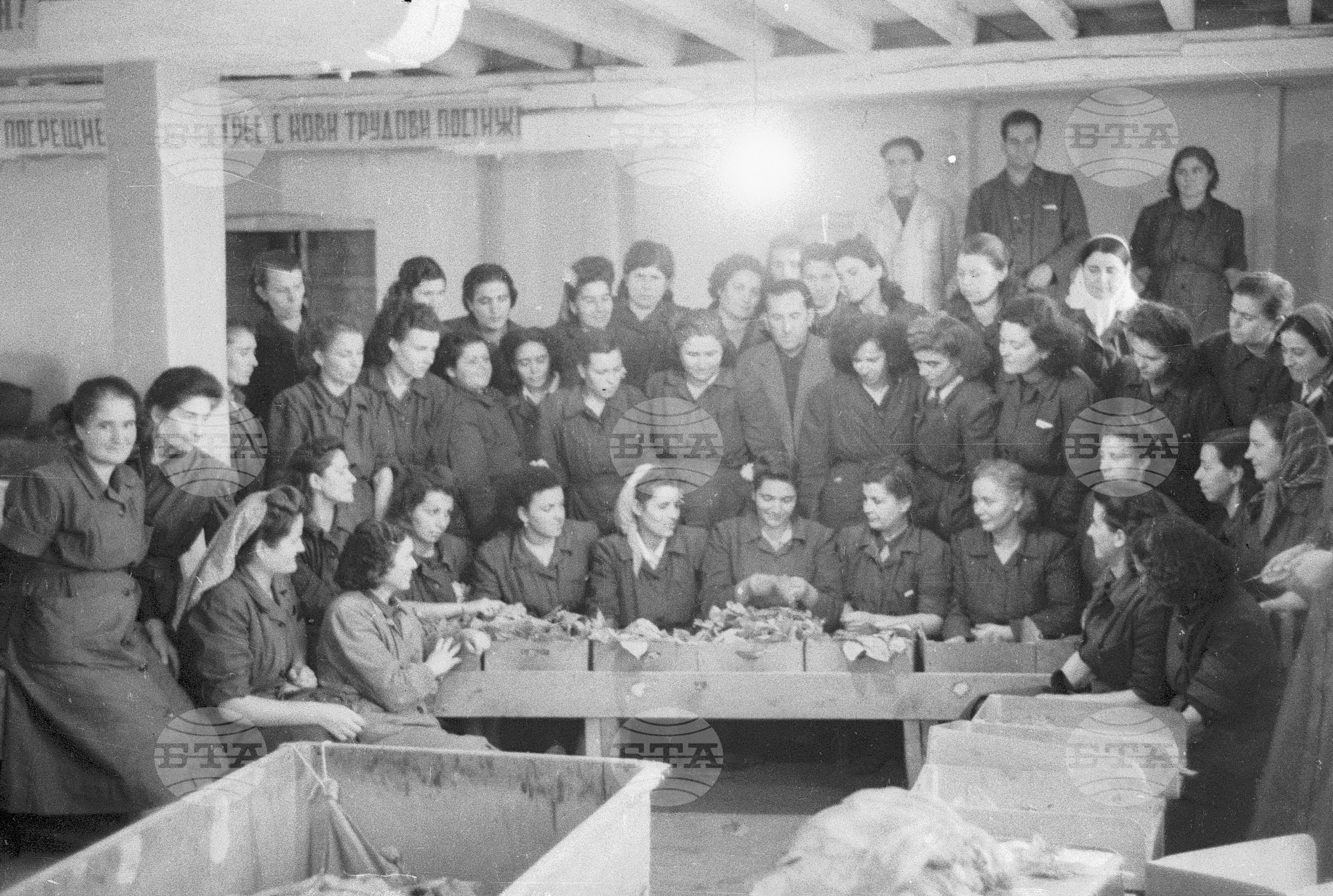 Ирина Боянова предава своя опит, 1951