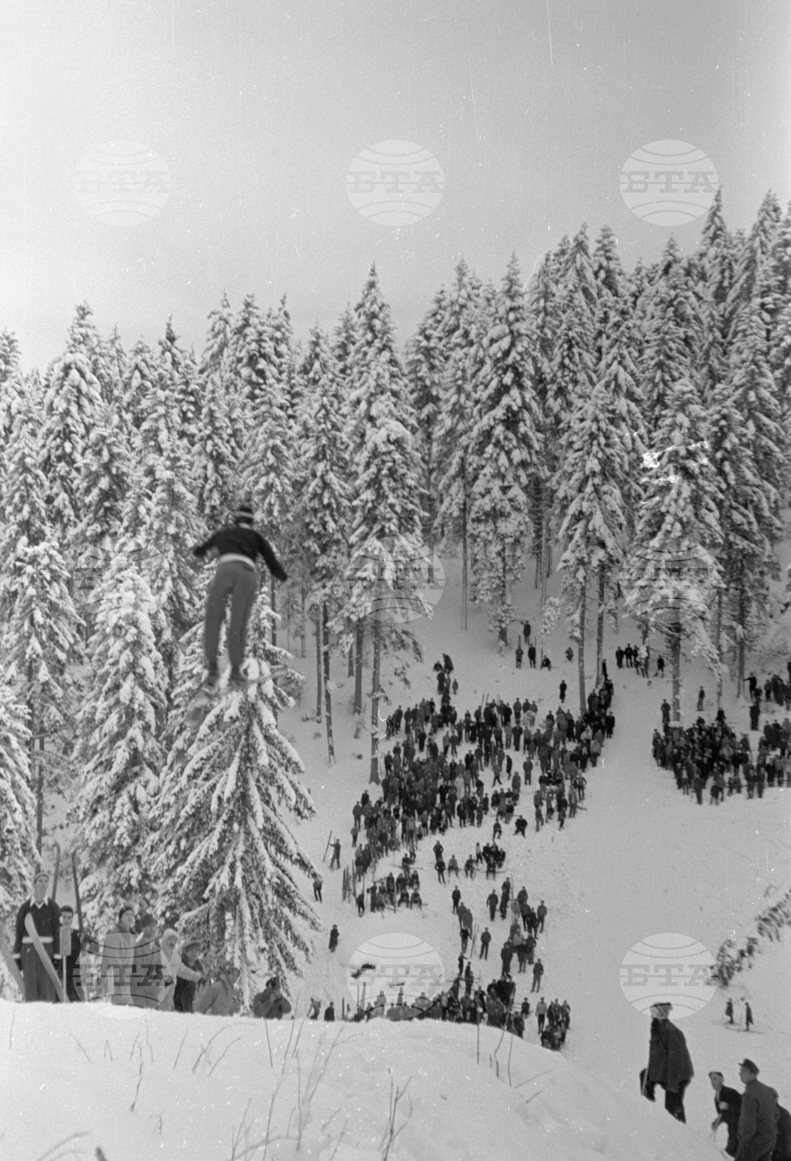 ІV традиционни ски състезания на в-к „Отечествен фронт" проведени в Боровец