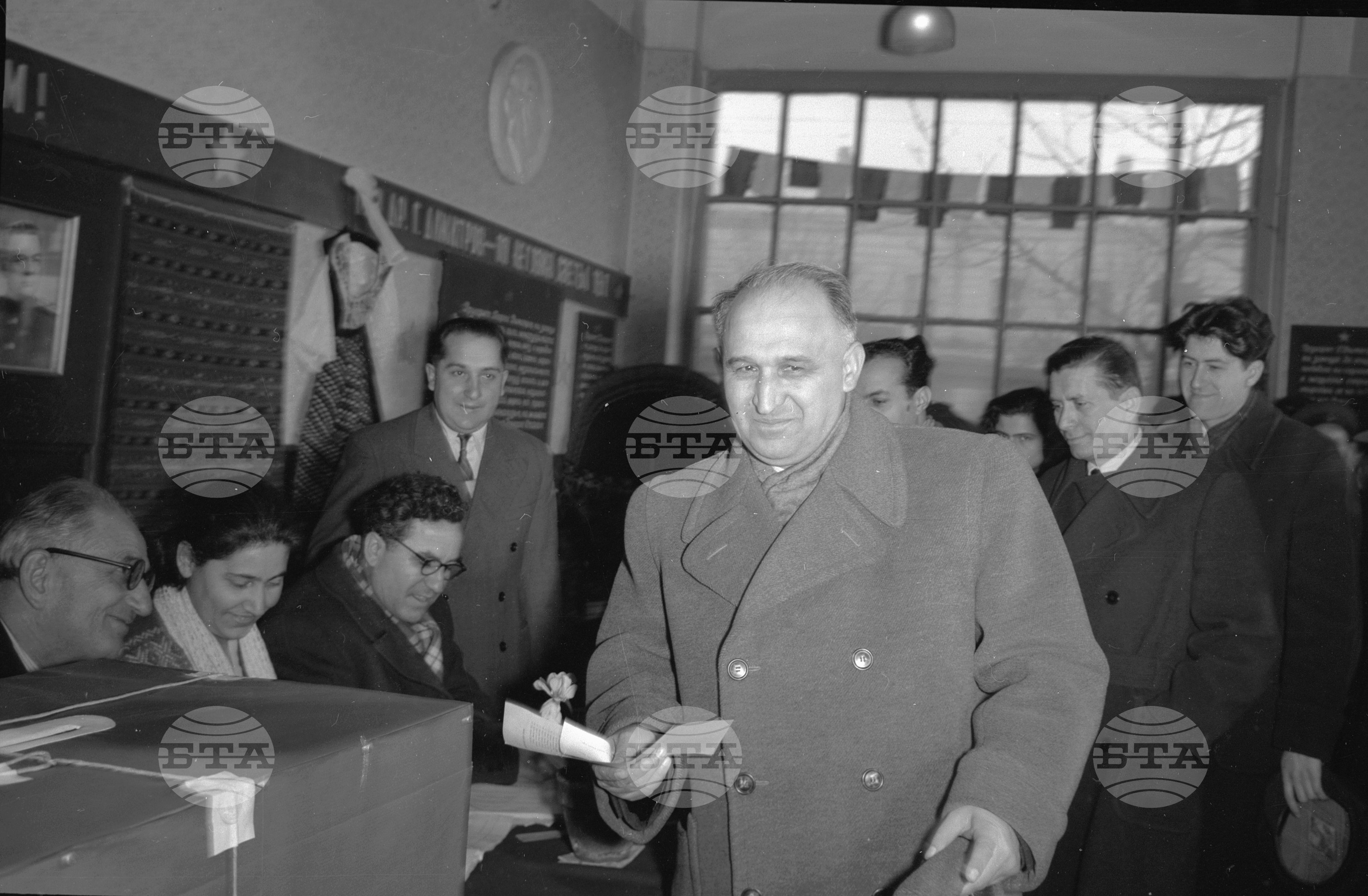 Изборният ден на 12 февруари 1956 година в София