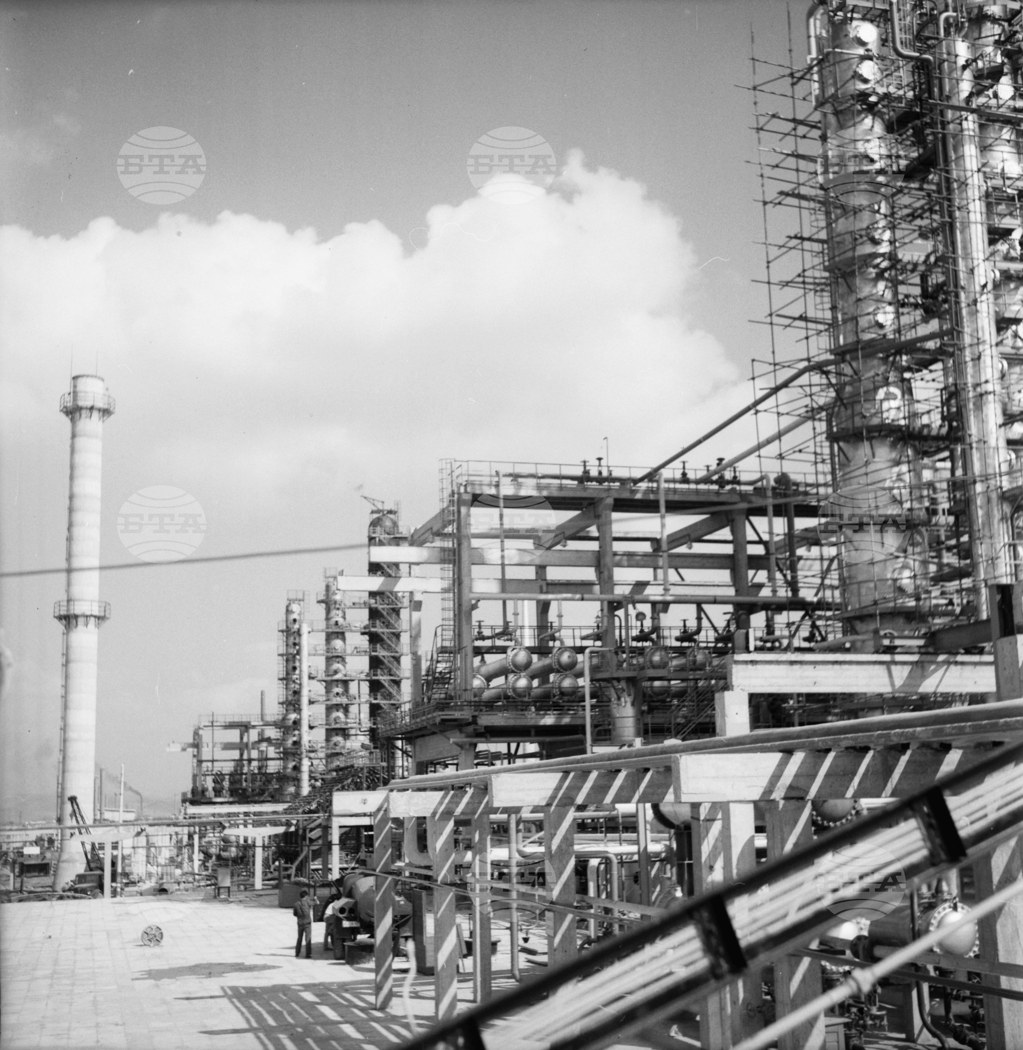 Нефтопреработвателния завод 1963 година